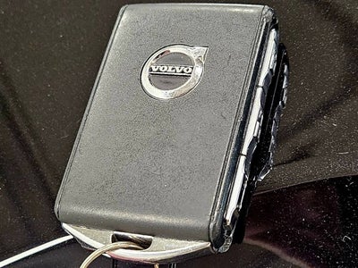 2022 Volvo XC60 R-Design