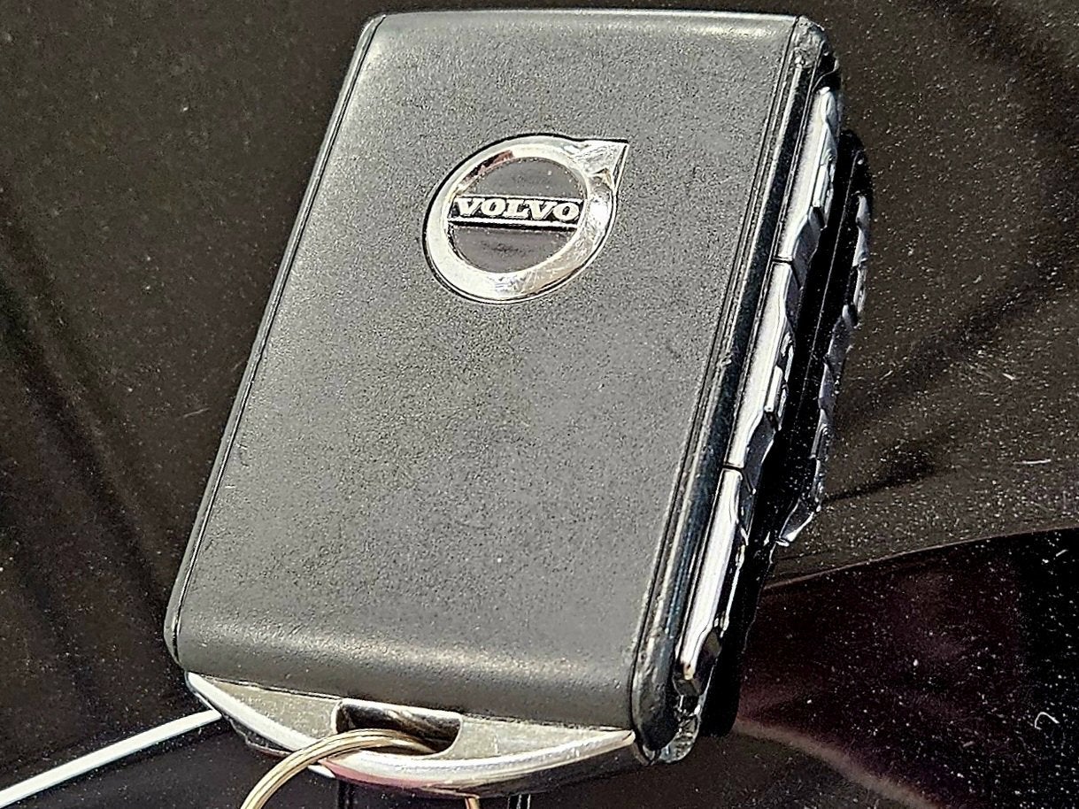 2022 Volvo XC60 R-Design