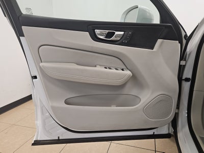 2023 Volvo XC60 Plus Bright Theme
