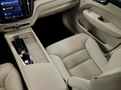 2023 Volvo XC60 Plus Bright Theme