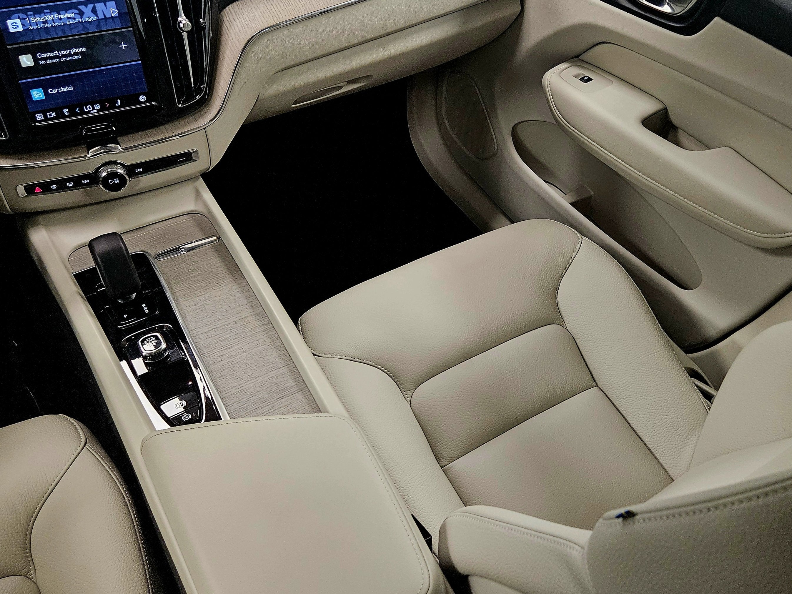 2023 Volvo XC60 Plus Bright Theme