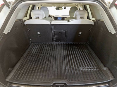 2023 Volvo XC60 Plus Bright Theme