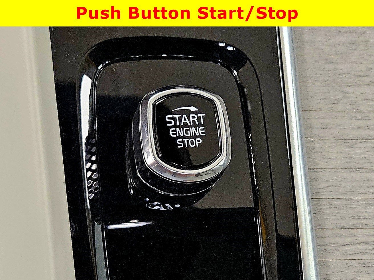 2023 Volvo XC60 Plus Bright Theme