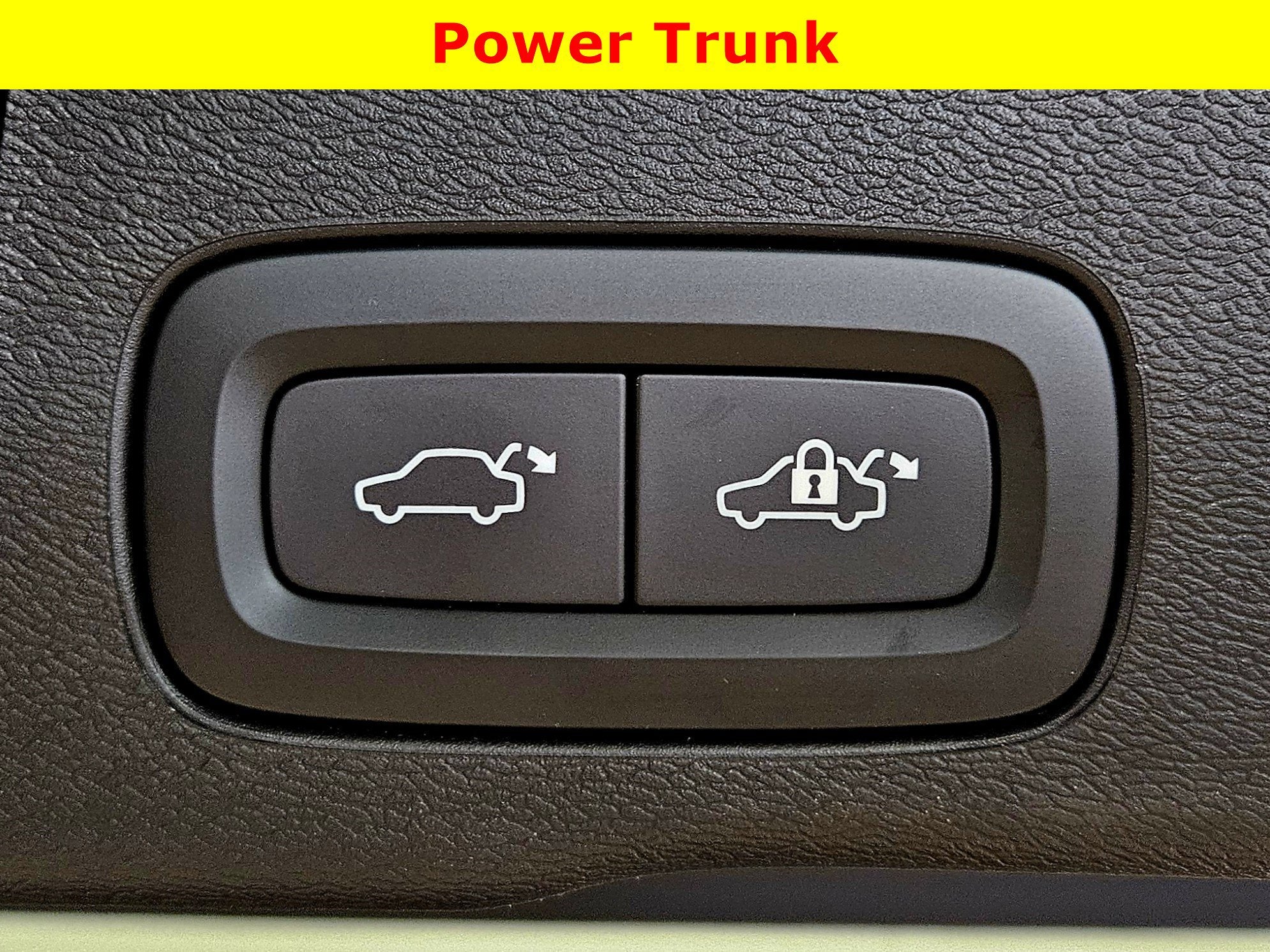 2023 Volvo XC60 Plus Bright Theme