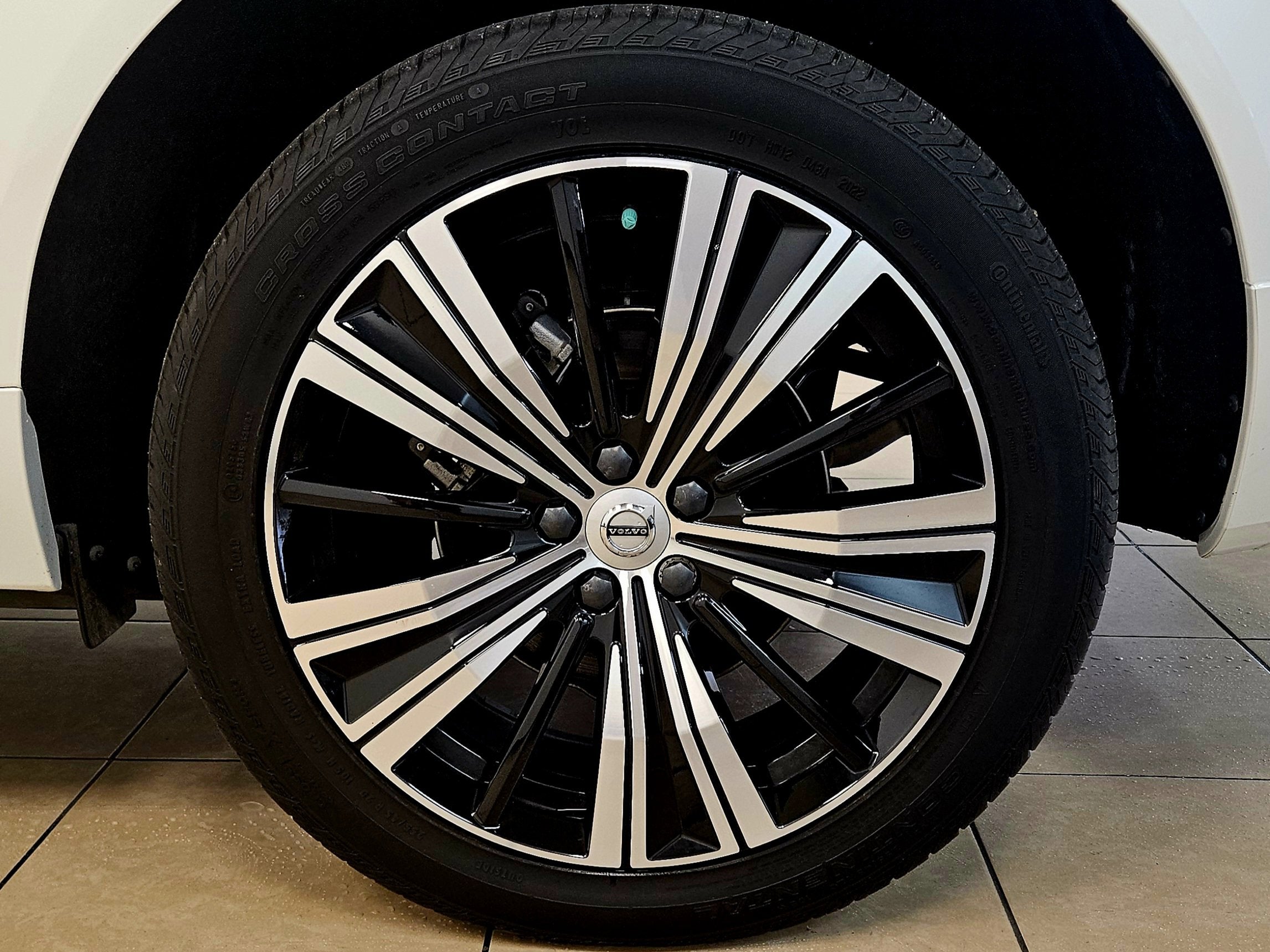 2023 Volvo XC60 Plus Bright Theme