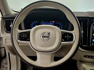 2023 Volvo XC60 Plus Bright Theme