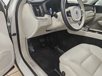 2023 Volvo XC60 Plus Bright Theme