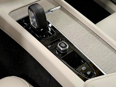 2023 Volvo XC60 Plus Bright Theme