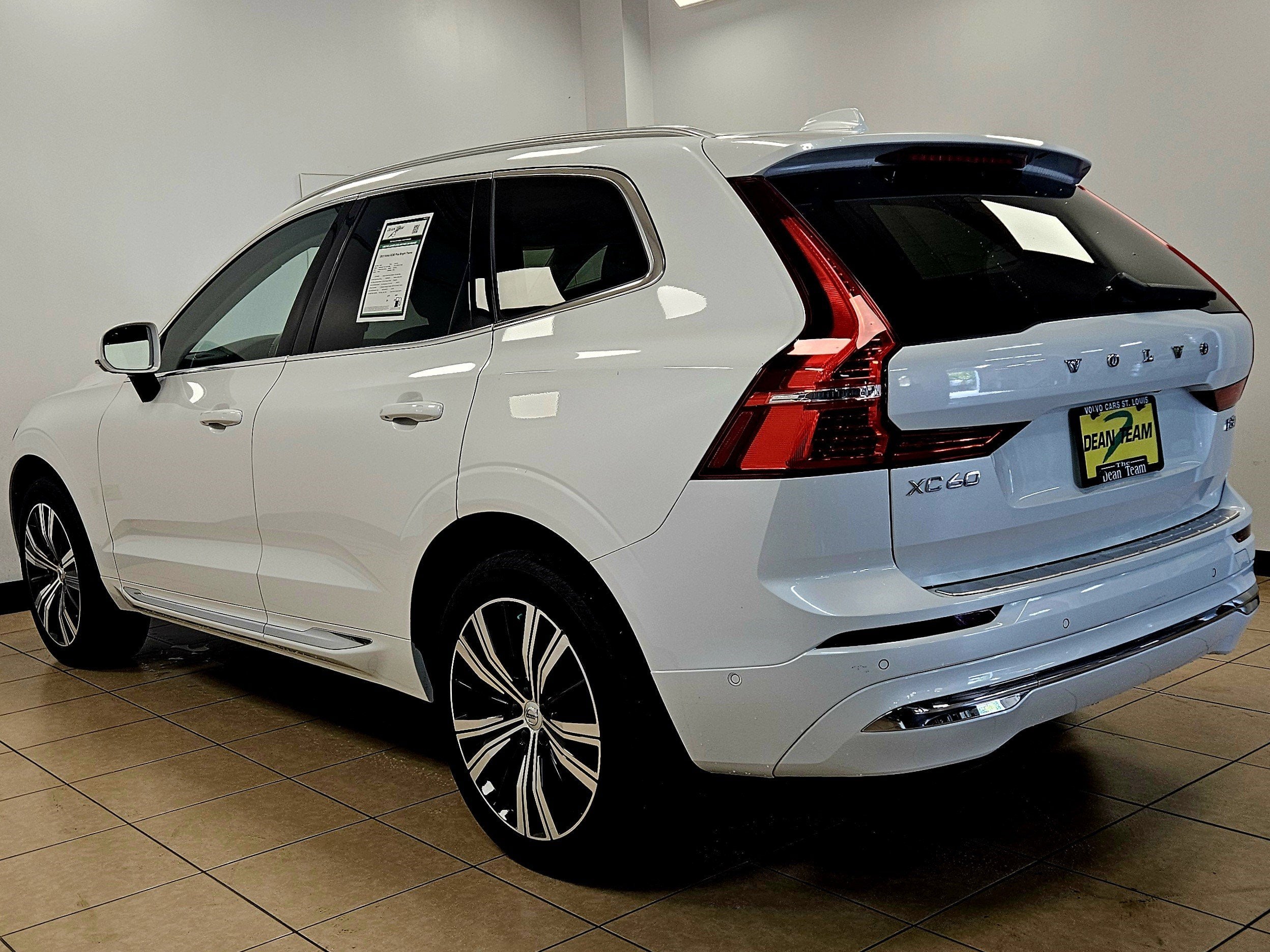 2023 Volvo XC60 Plus Bright Theme