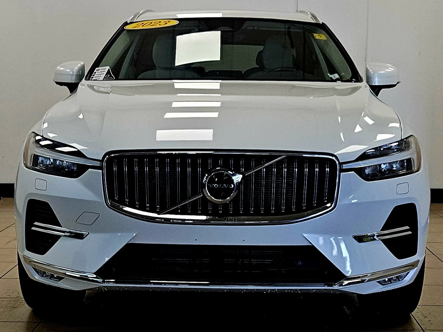 2023 Volvo XC60 Plus Bright Theme
