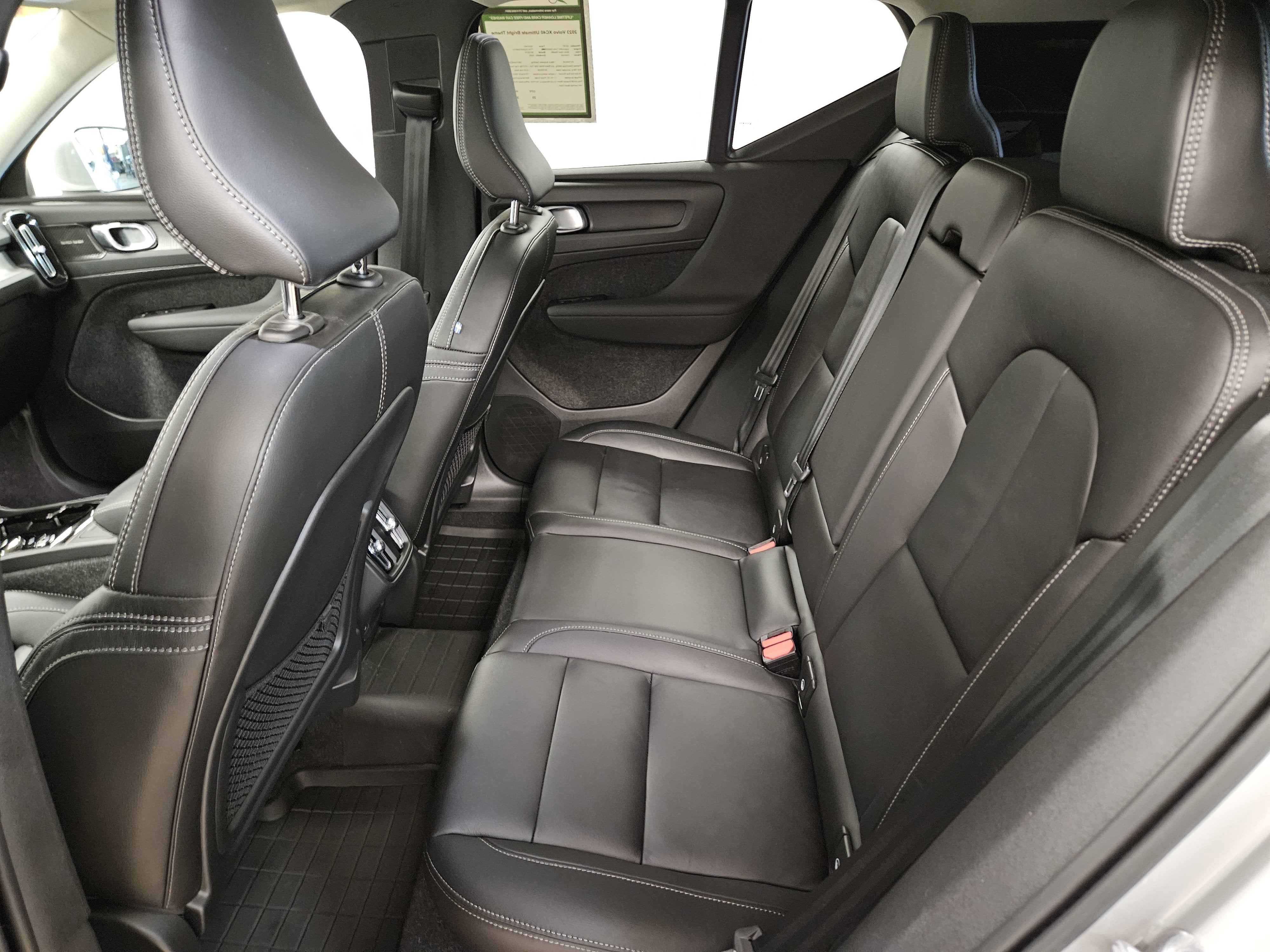 2023 Volvo XC40 Ultimate Bright Theme