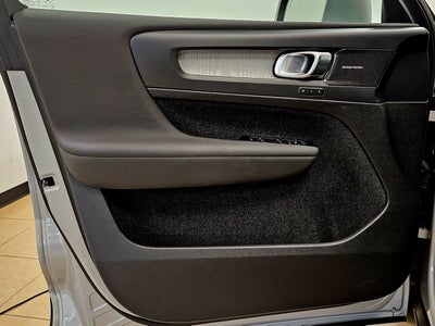 2023 Volvo XC40 Ultimate Bright Theme