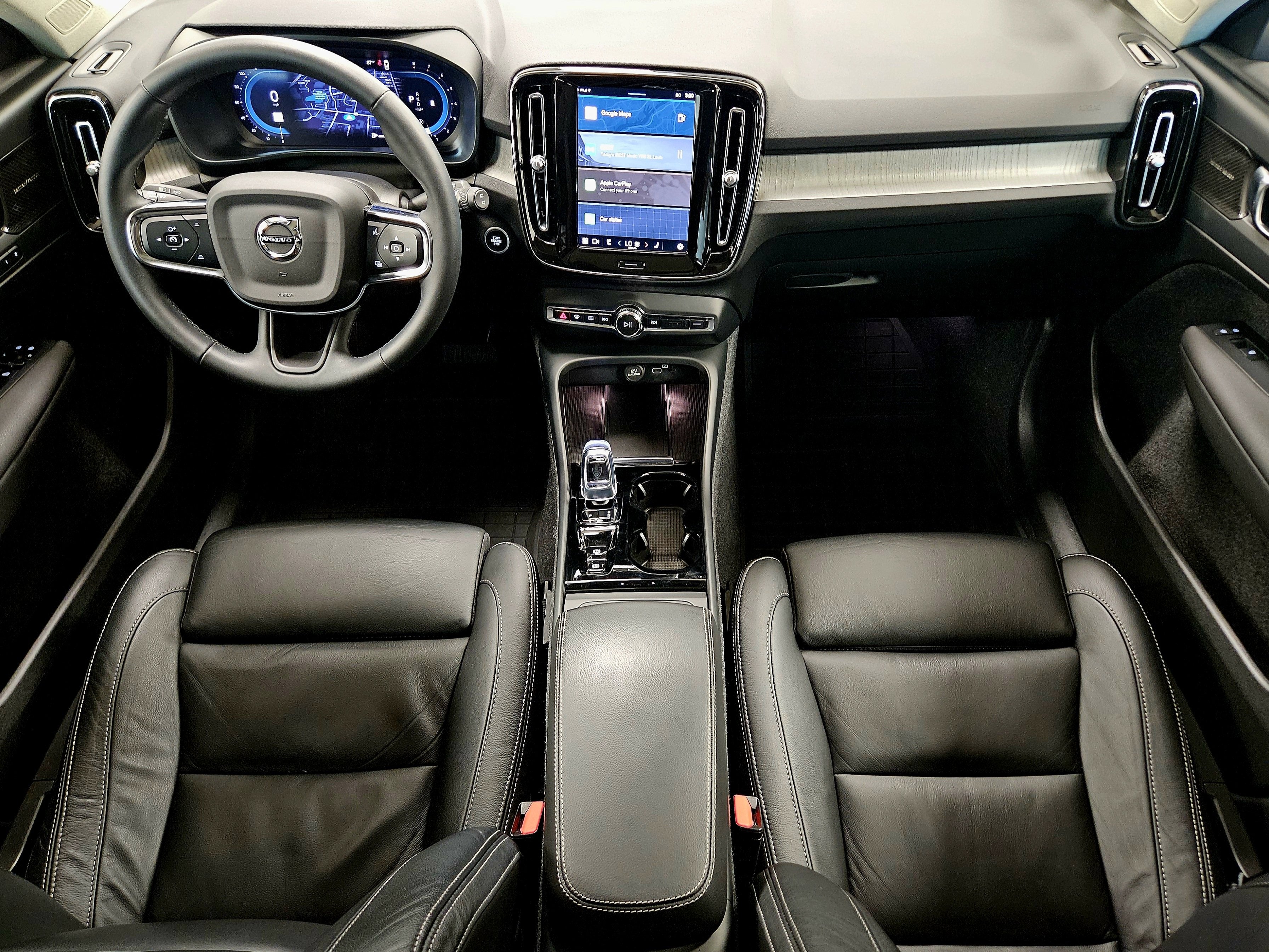 2023 Volvo XC40 Ultimate Bright Theme