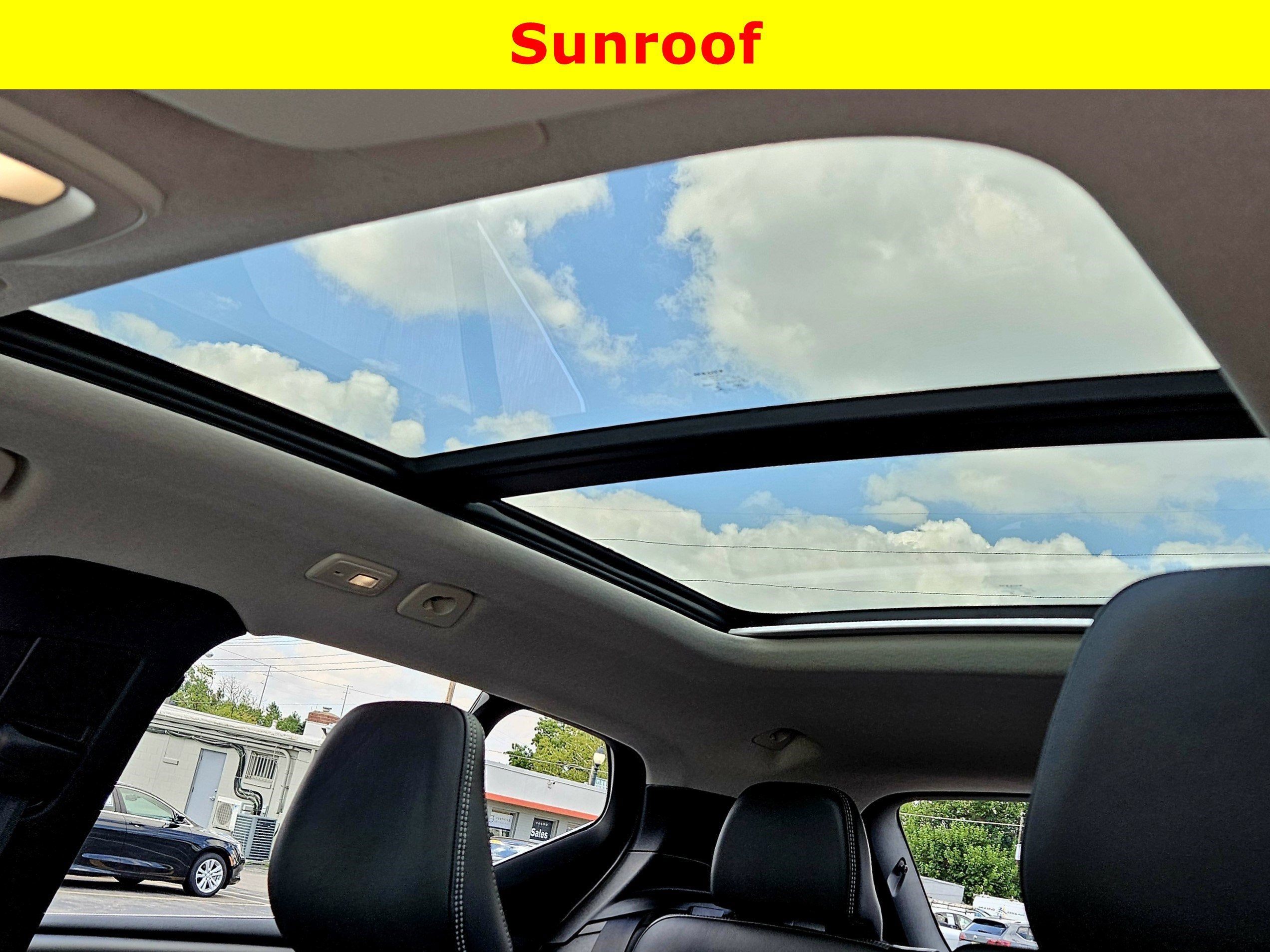 2023 Volvo XC40 Ultimate Bright Theme