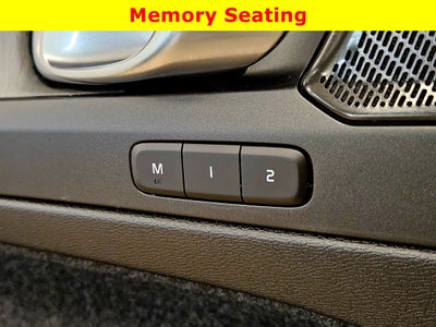 2023 Volvo XC40 Ultimate Bright Theme