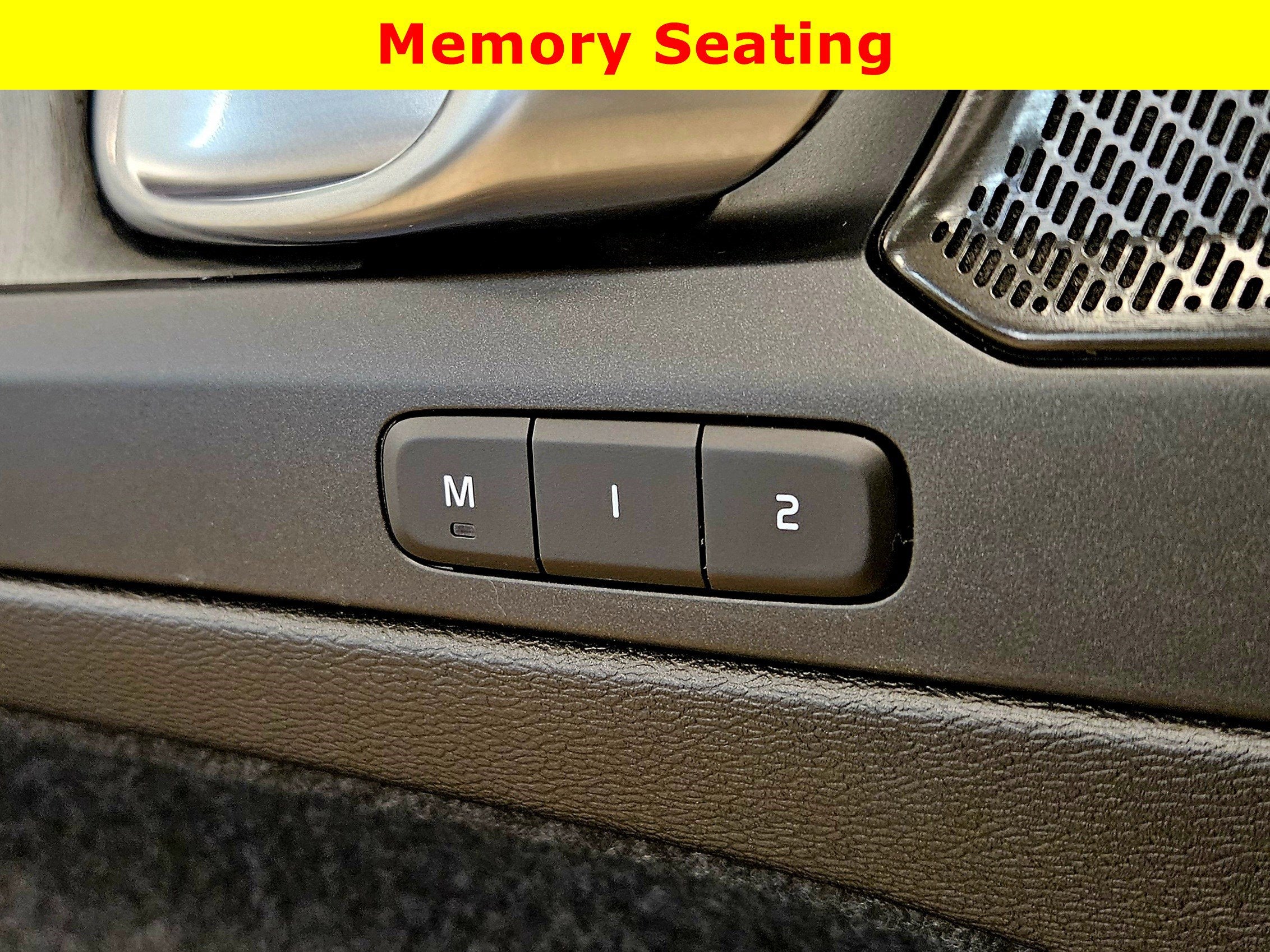 2023 Volvo XC40 Ultimate Bright Theme