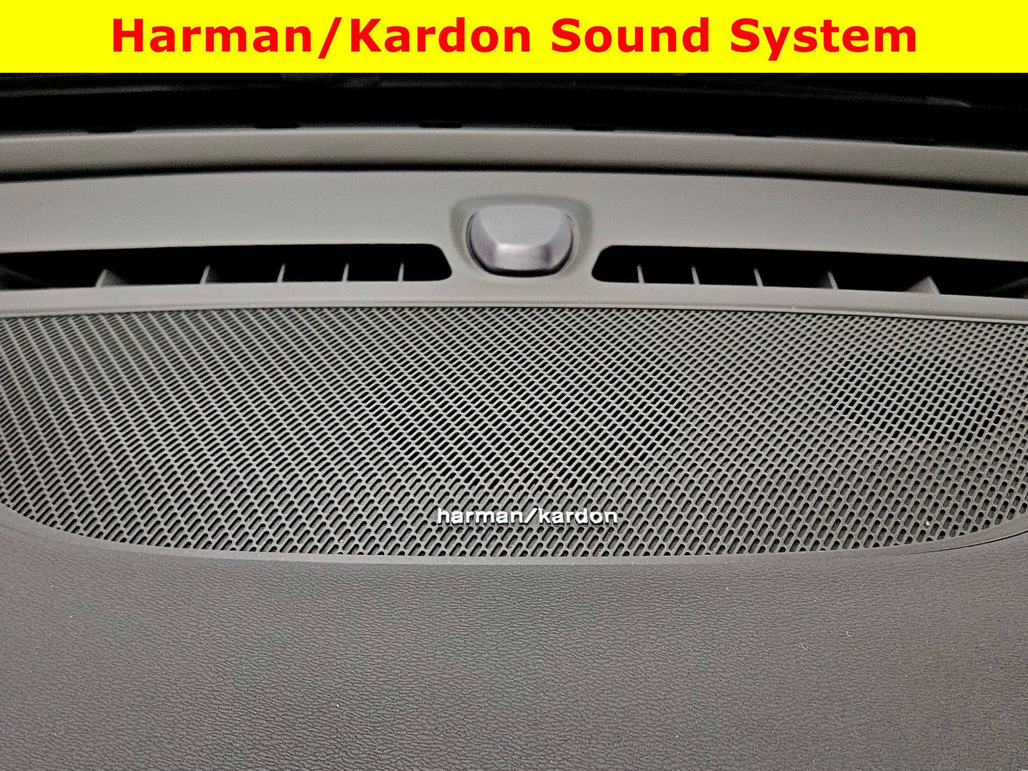 2023 Volvo XC40 Ultimate Bright Theme