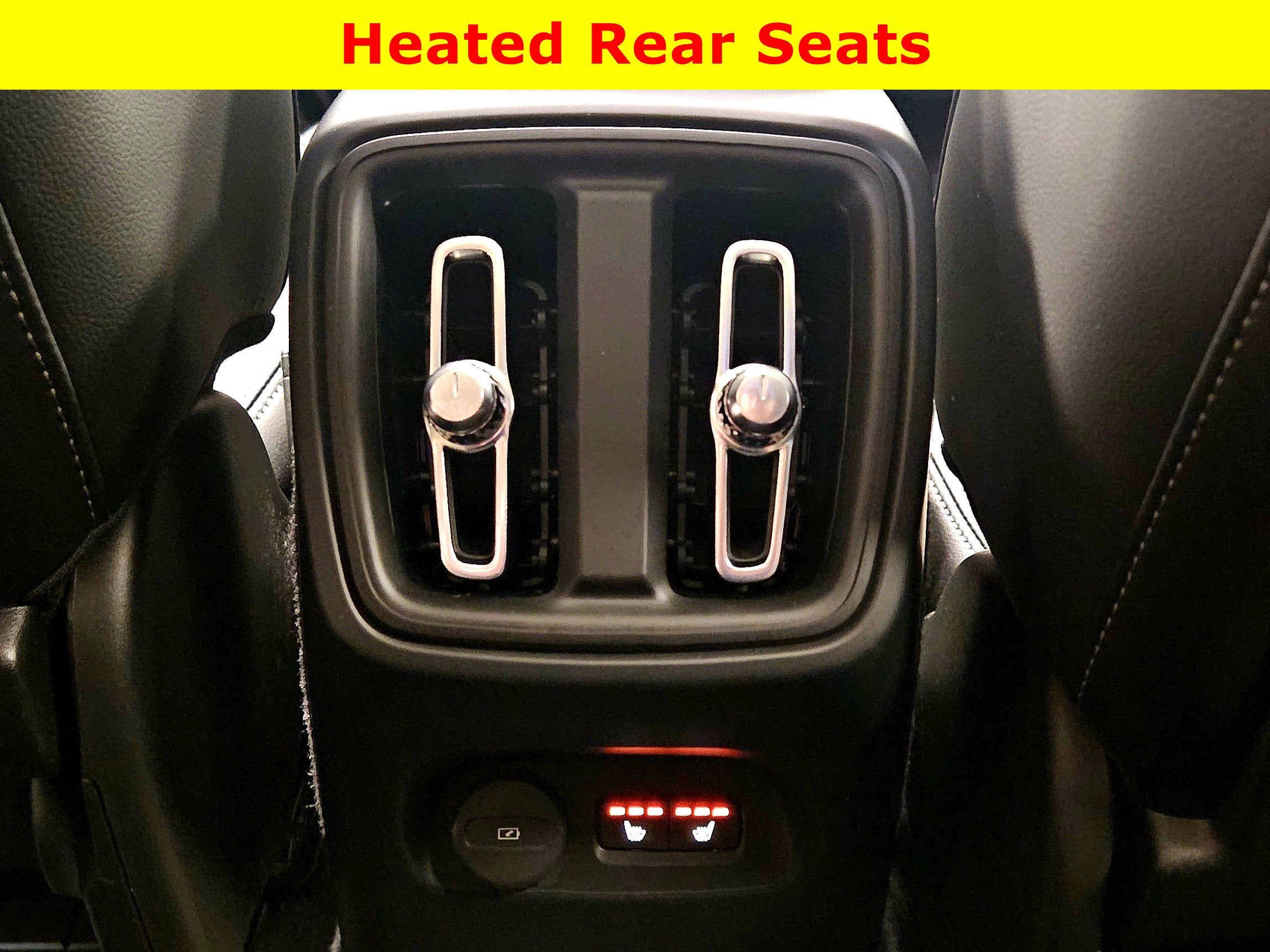 2023 Volvo XC40 Ultimate Bright Theme