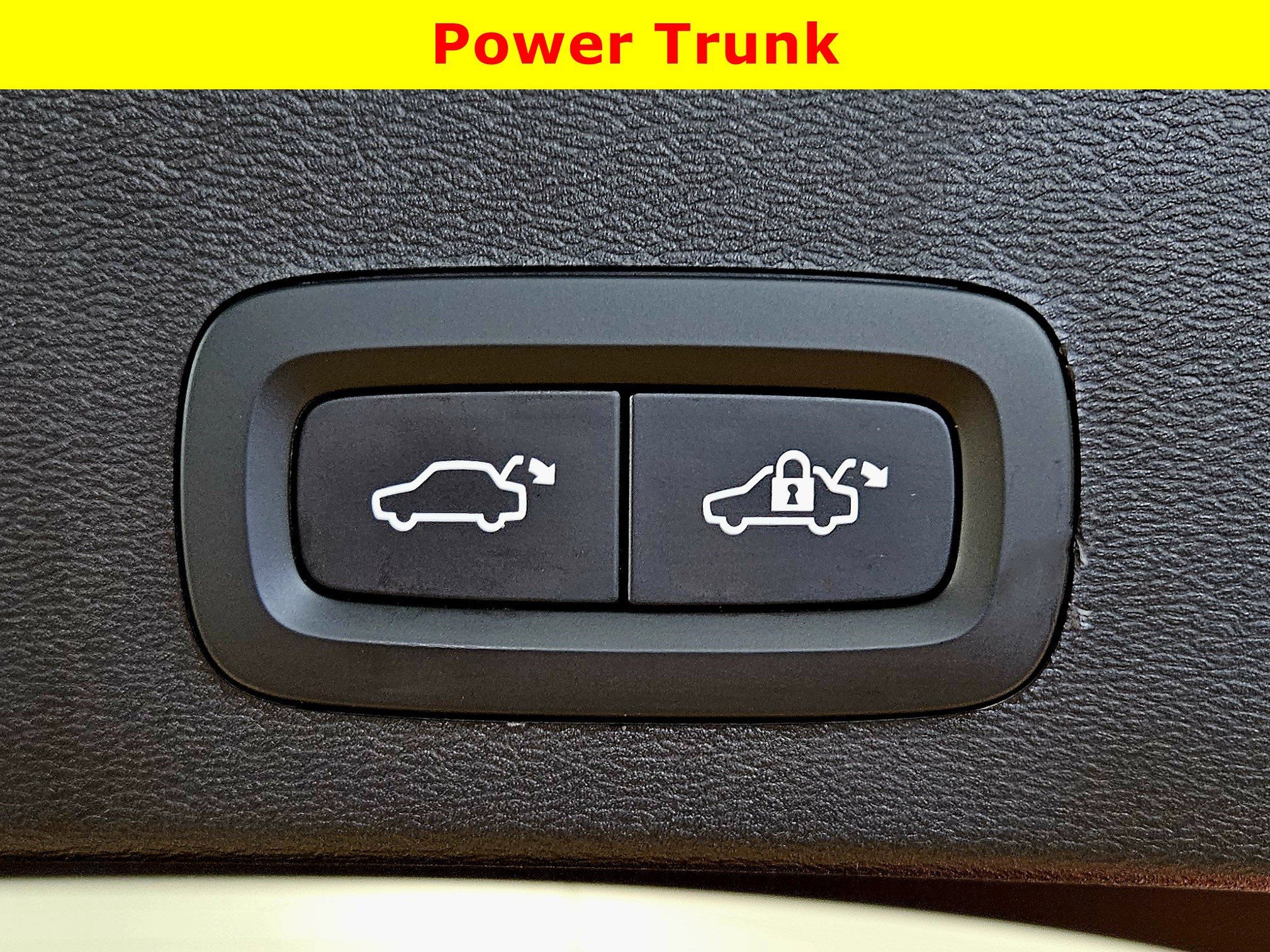 2023 Volvo XC40 Ultimate Bright Theme