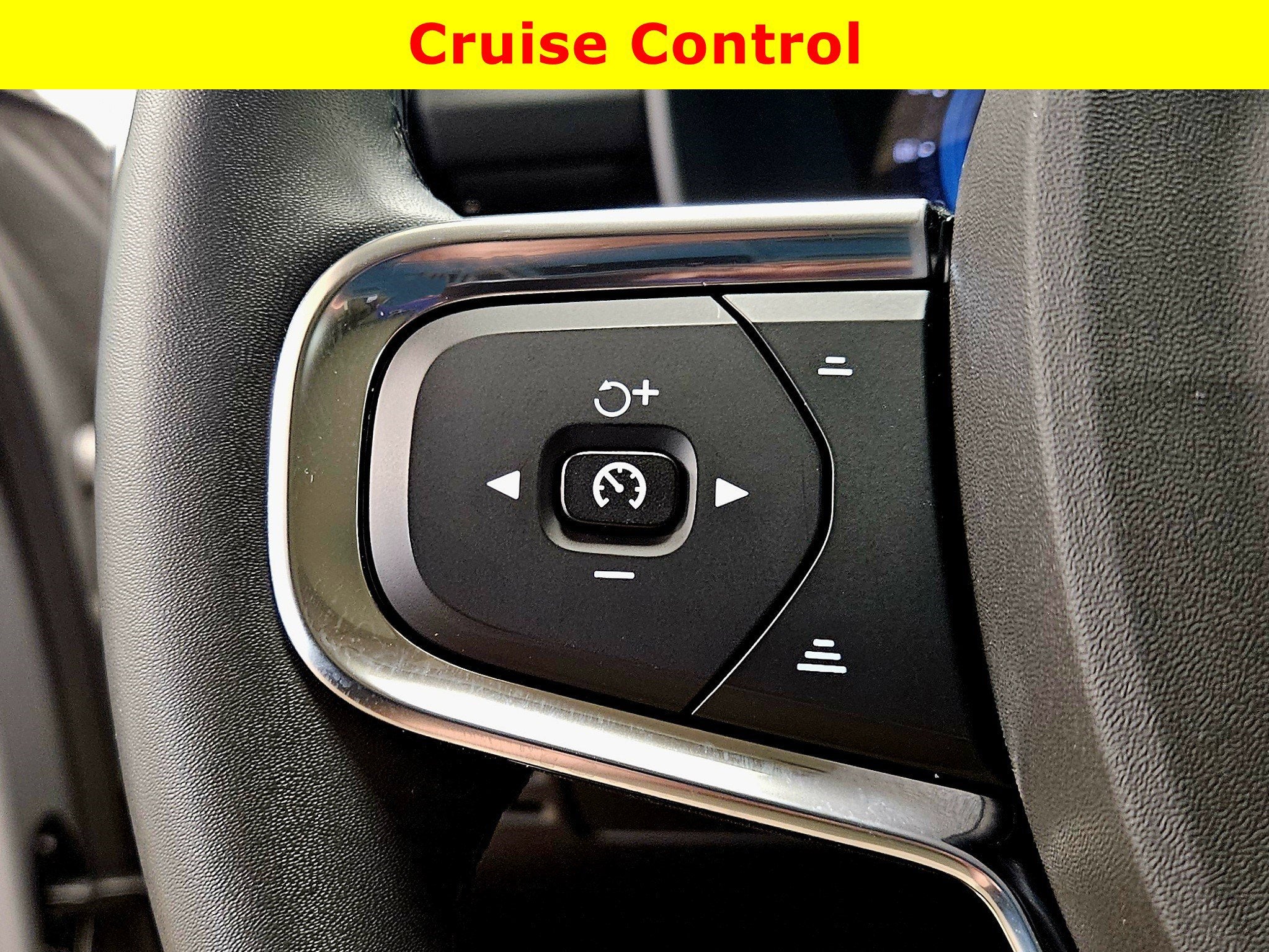 2023 Volvo XC40 Ultimate Bright Theme