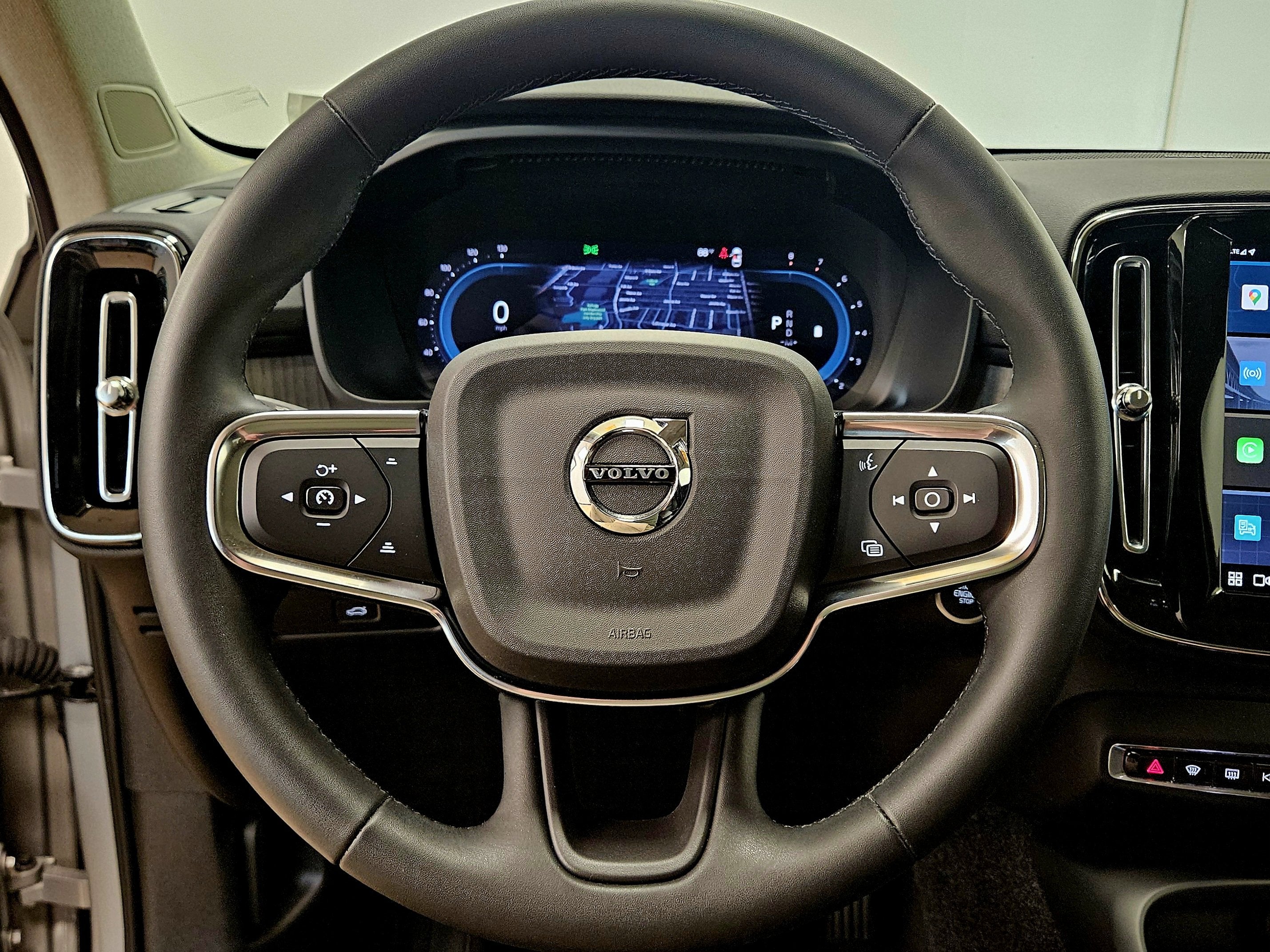 2023 Volvo XC40 Ultimate Bright Theme