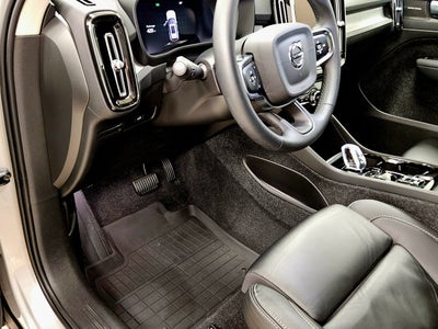 2023 Volvo XC40 Ultimate Bright Theme