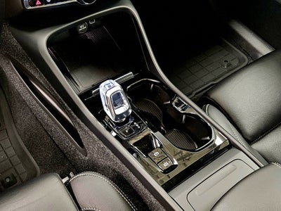 2023 Volvo XC40 Ultimate Bright Theme