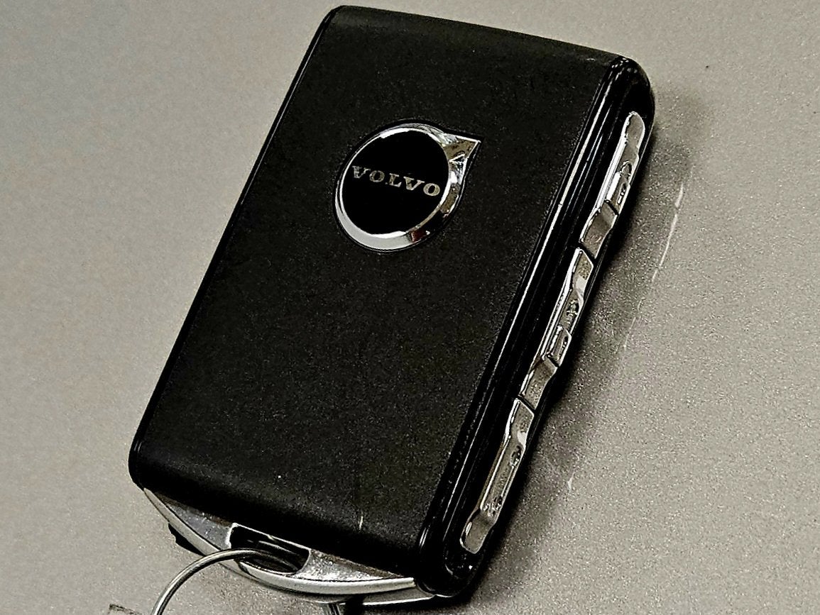 2023 Volvo XC40 Ultimate Bright Theme