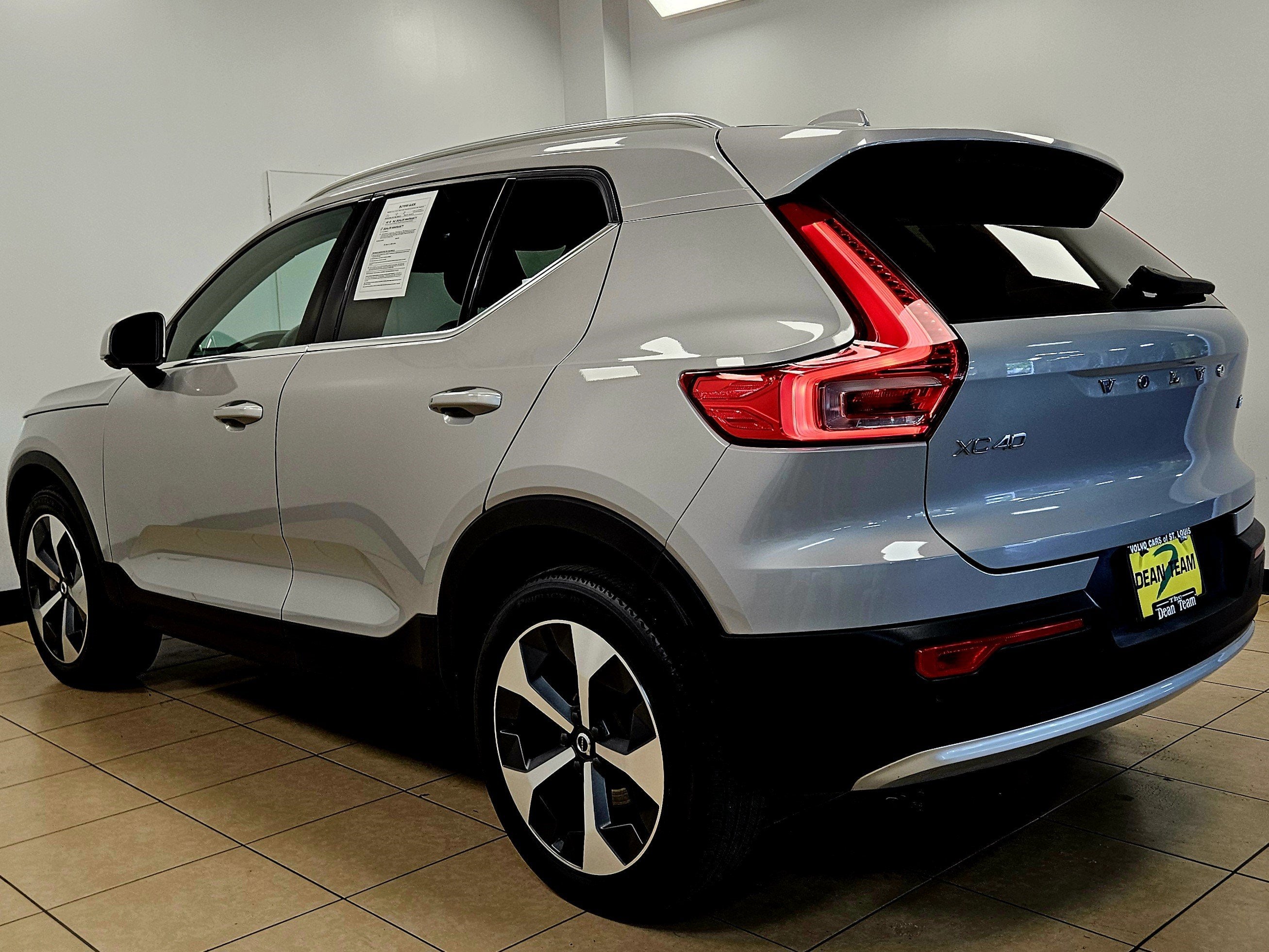 2023 Volvo XC40 Ultimate Bright Theme