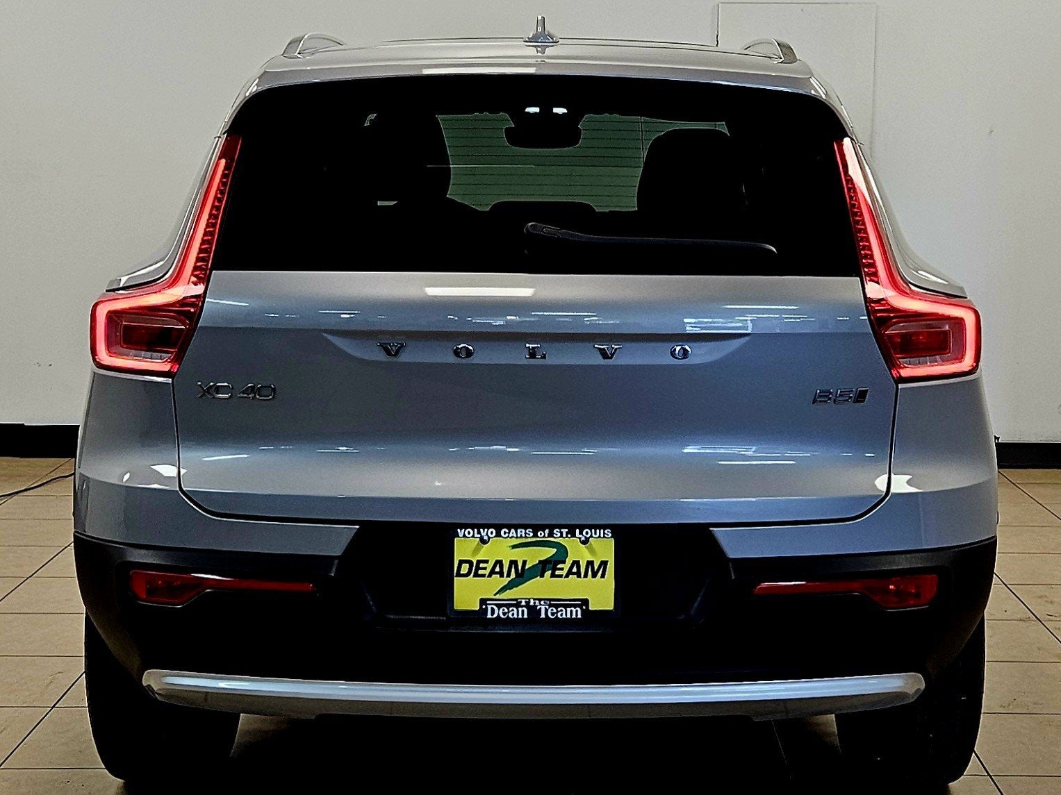 2023 Volvo XC40 Ultimate Bright Theme