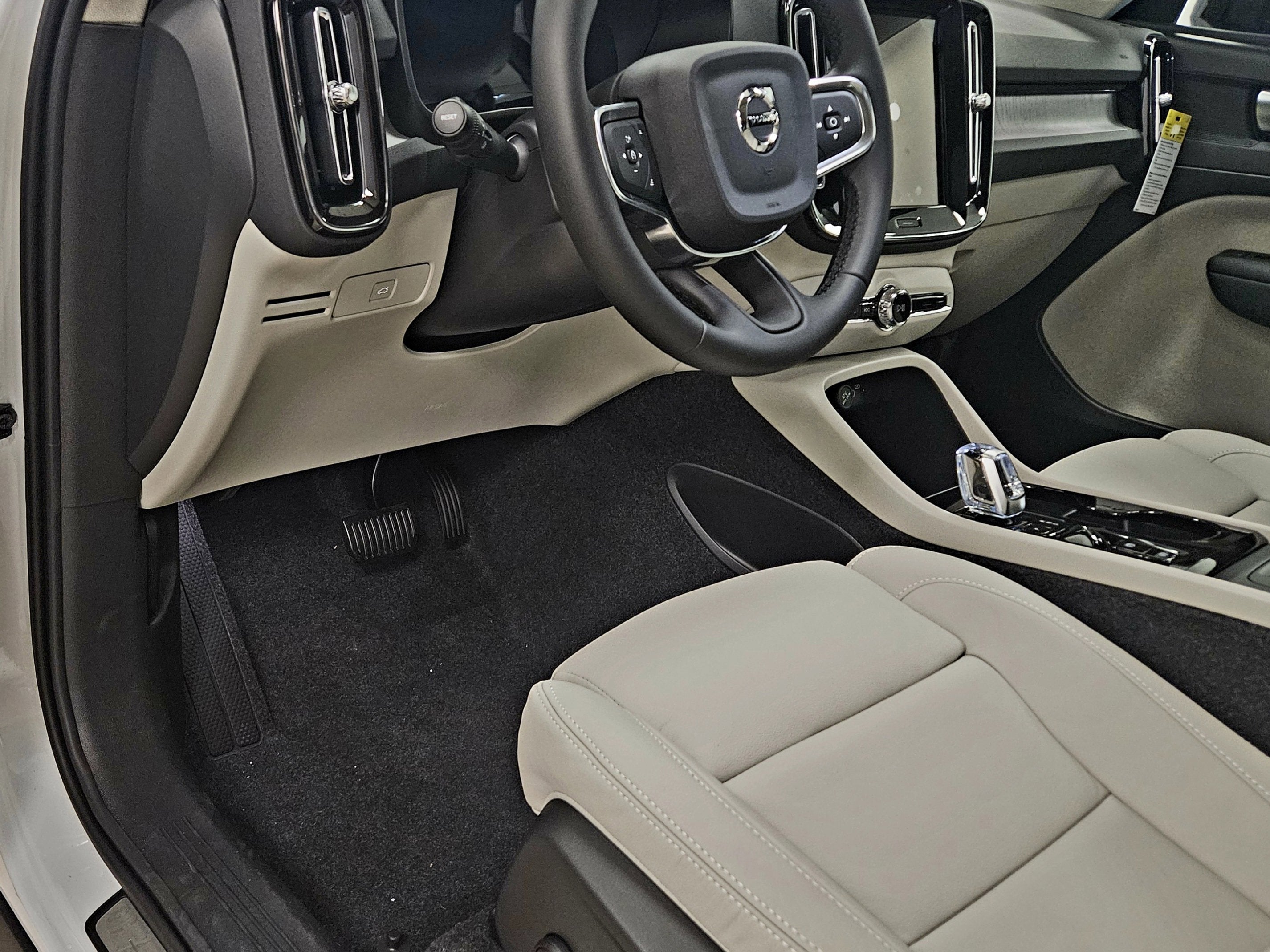 2026 Volvo XC40 Plus