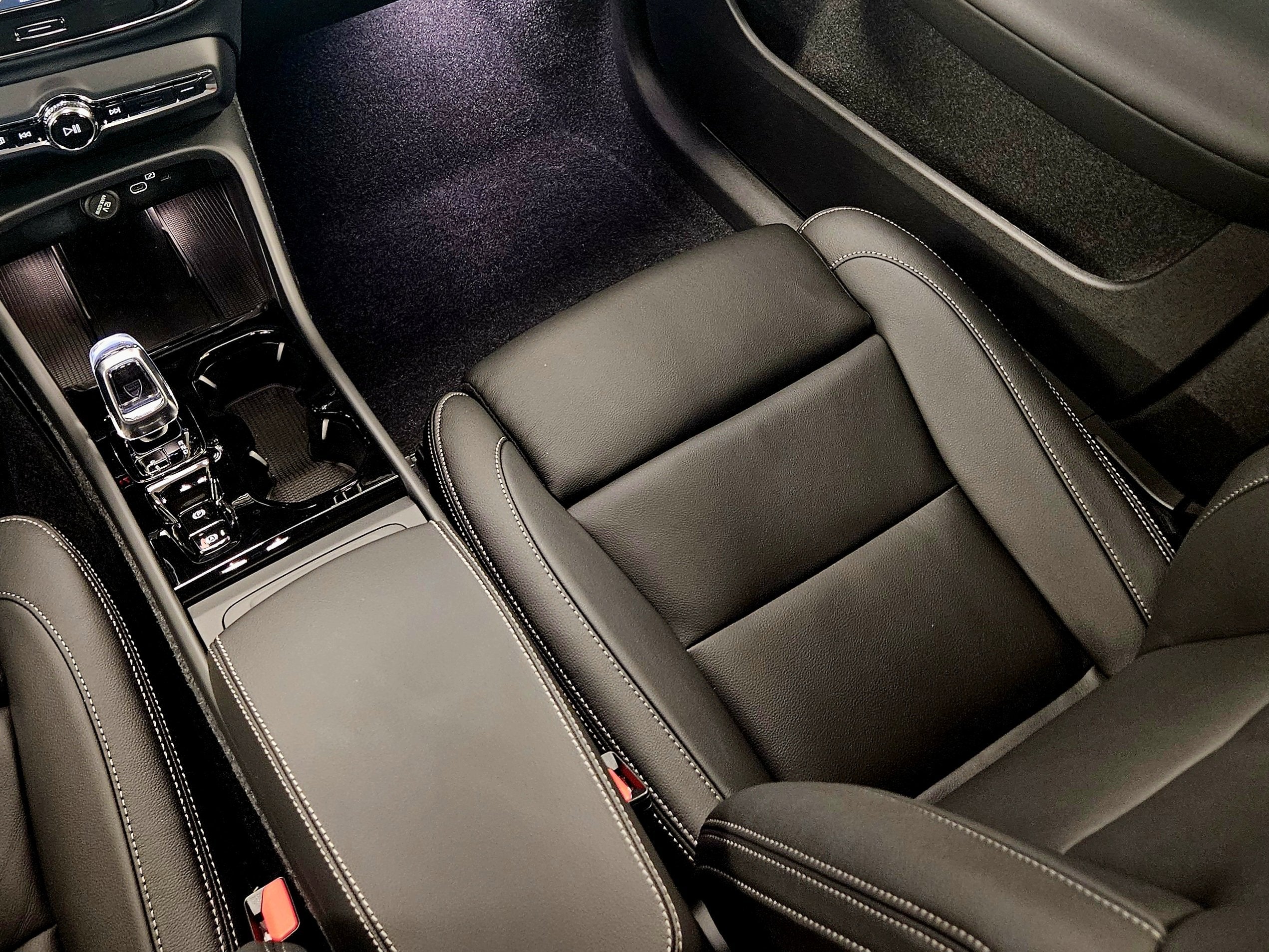 2026 Volvo XC40 Plus