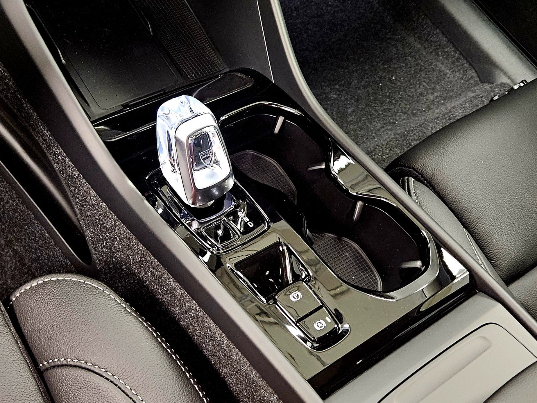 2026 Volvo XC40 Plus