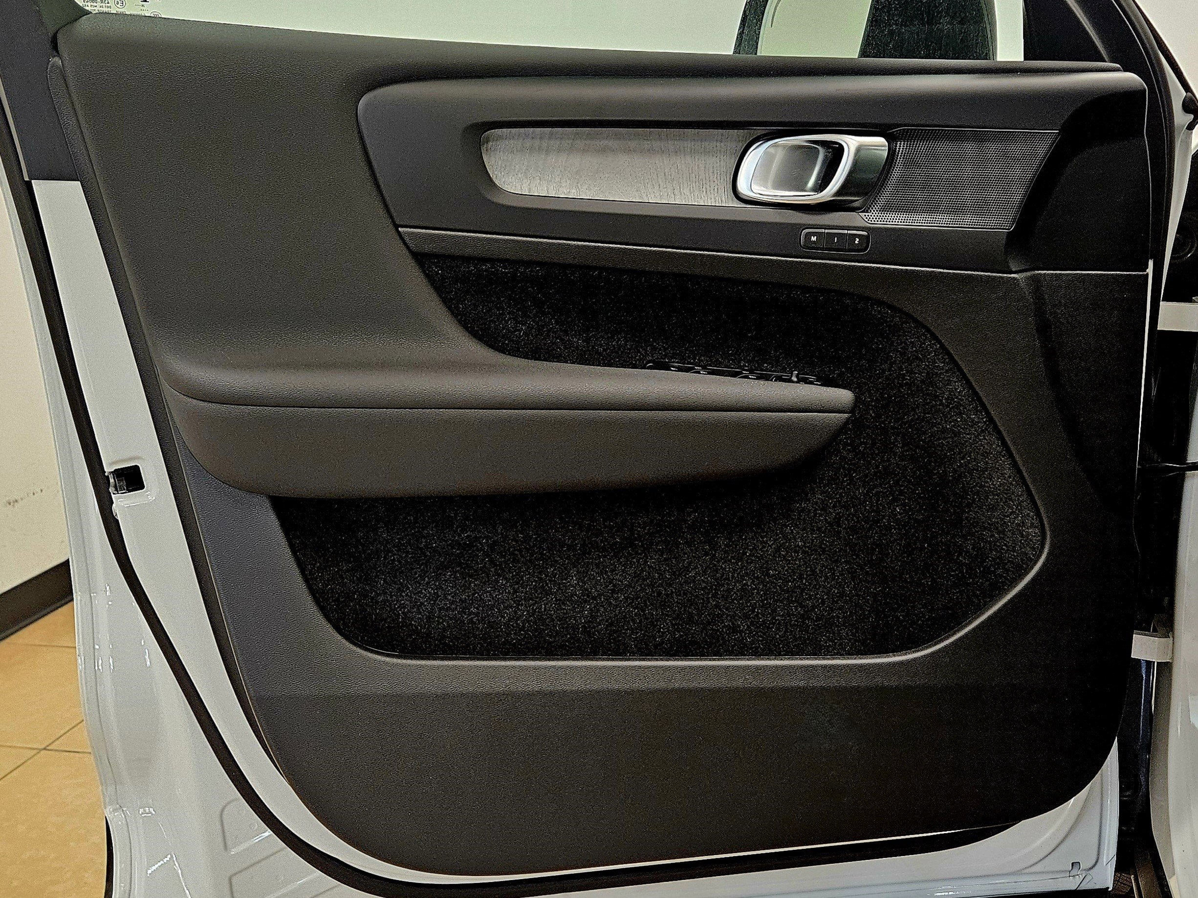 2026 Volvo XC40 Plus