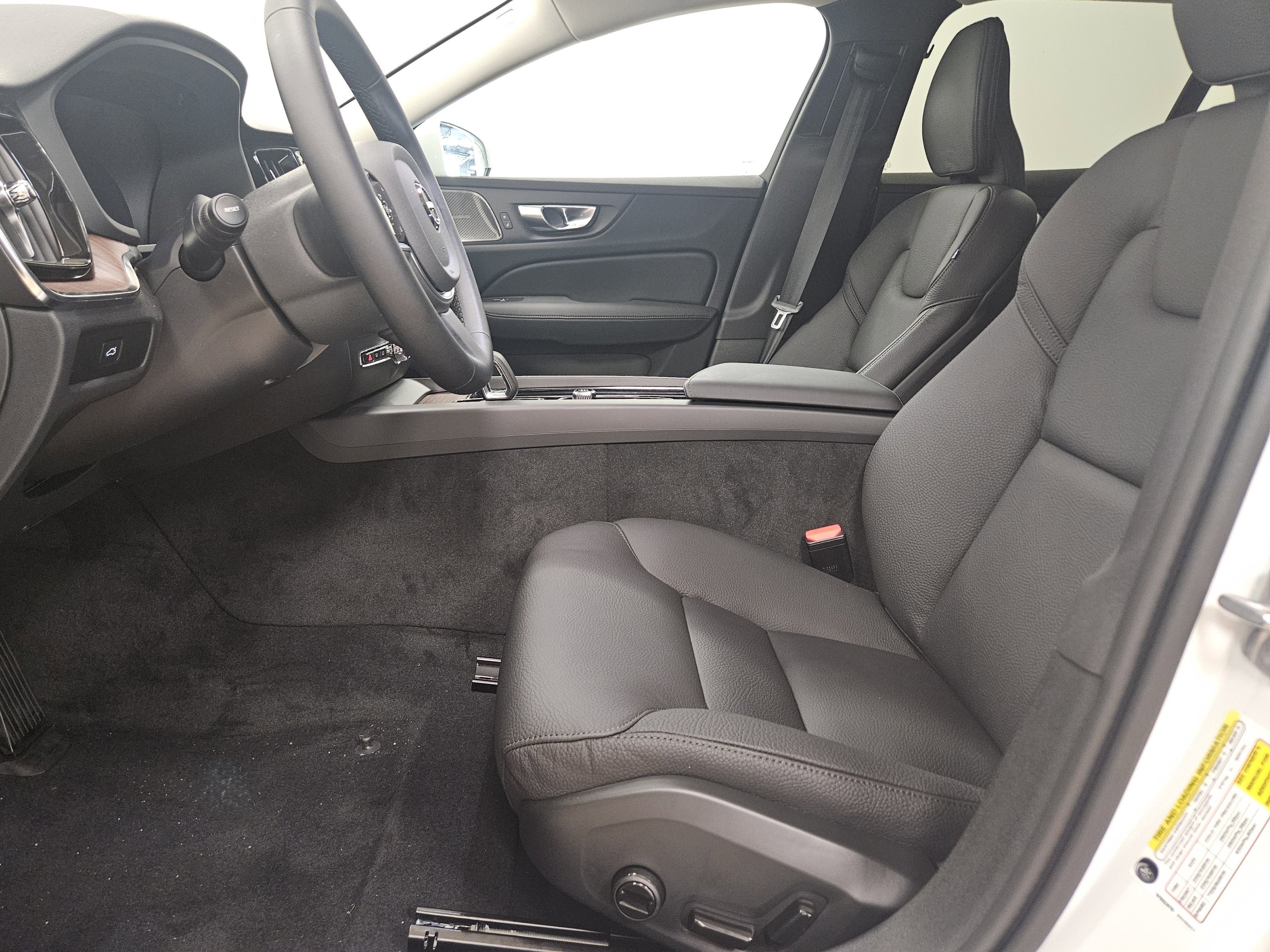 2026 Volvo V60 Cross Country Plus