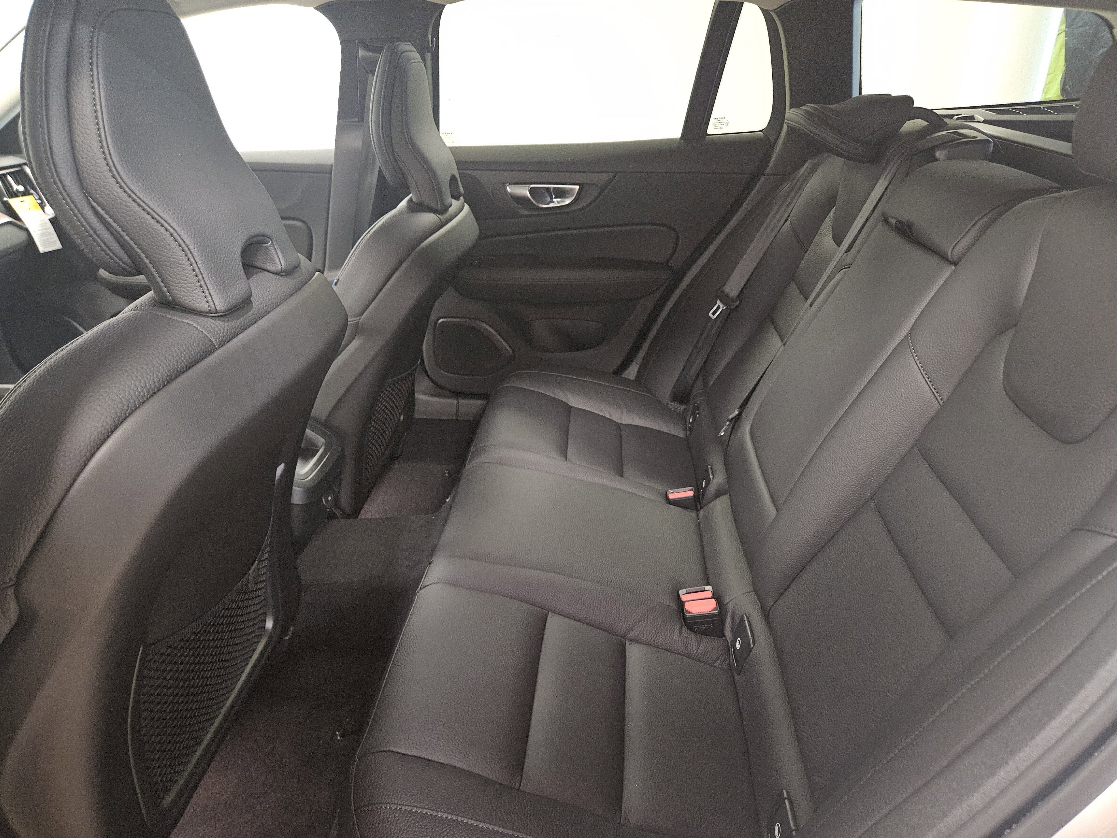 2026 Volvo V60 Cross Country Plus