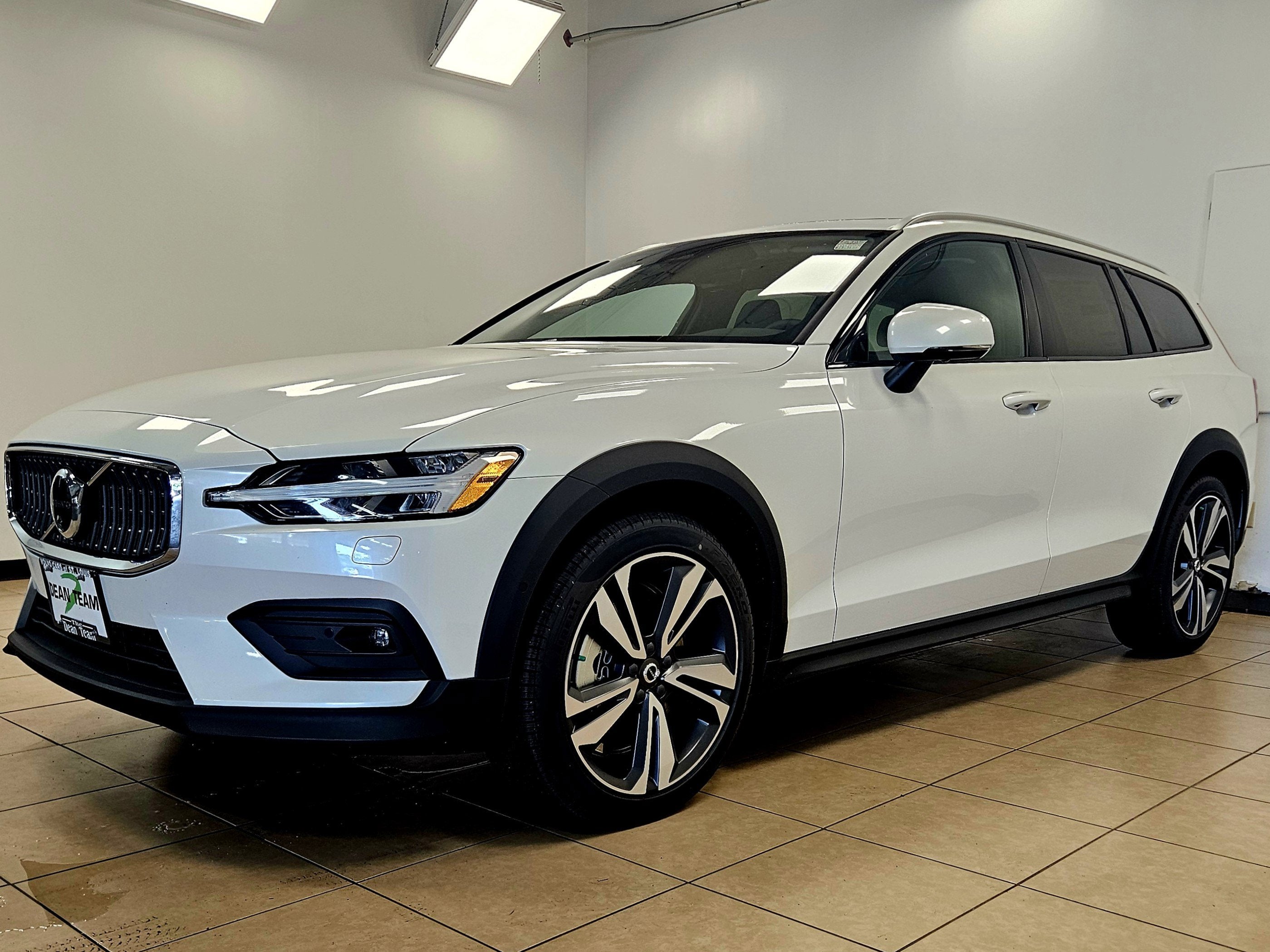 2026 Volvo V60 Cross Country Plus