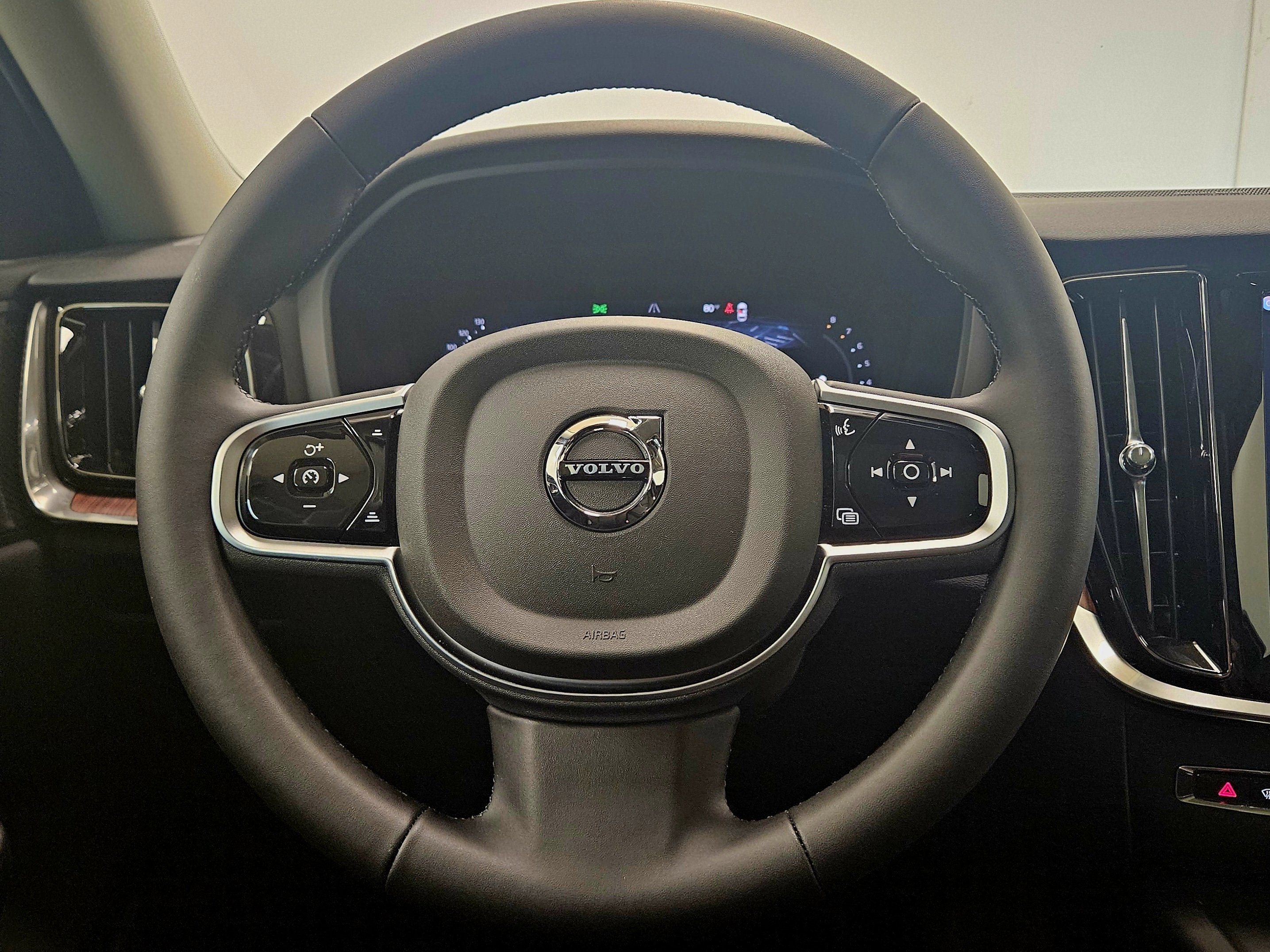 2026 Volvo V60 Cross Country Plus