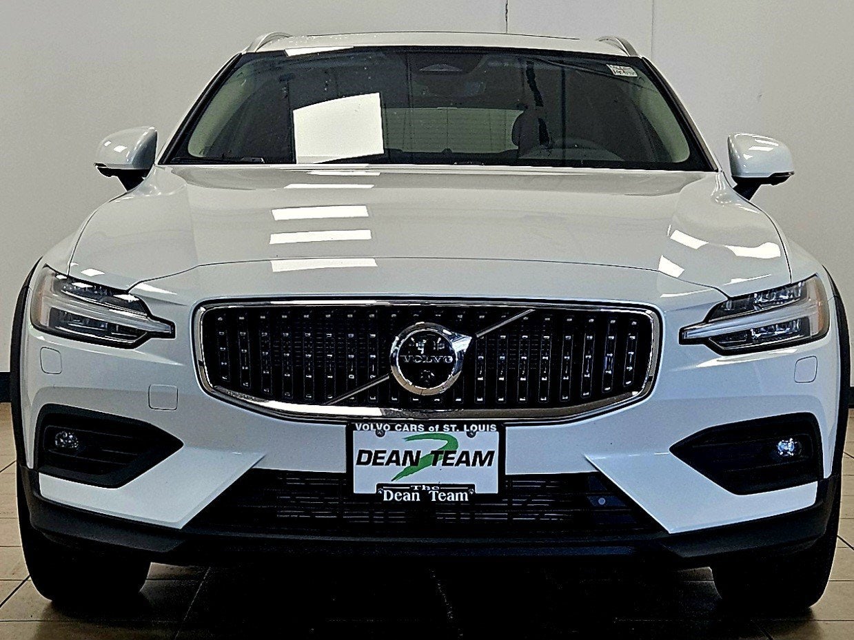 2026 Volvo V60 Cross Country Plus