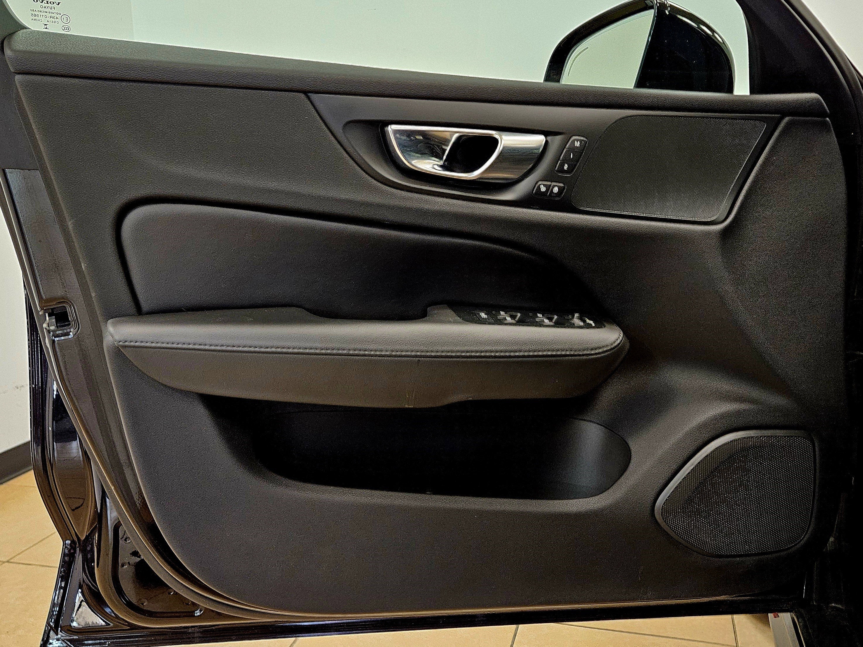 2024 Volvo V60 Cross Country Plus