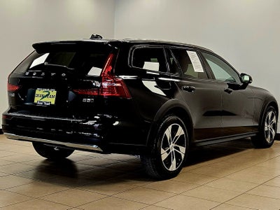 2024 Volvo V60 Cross Country Plus