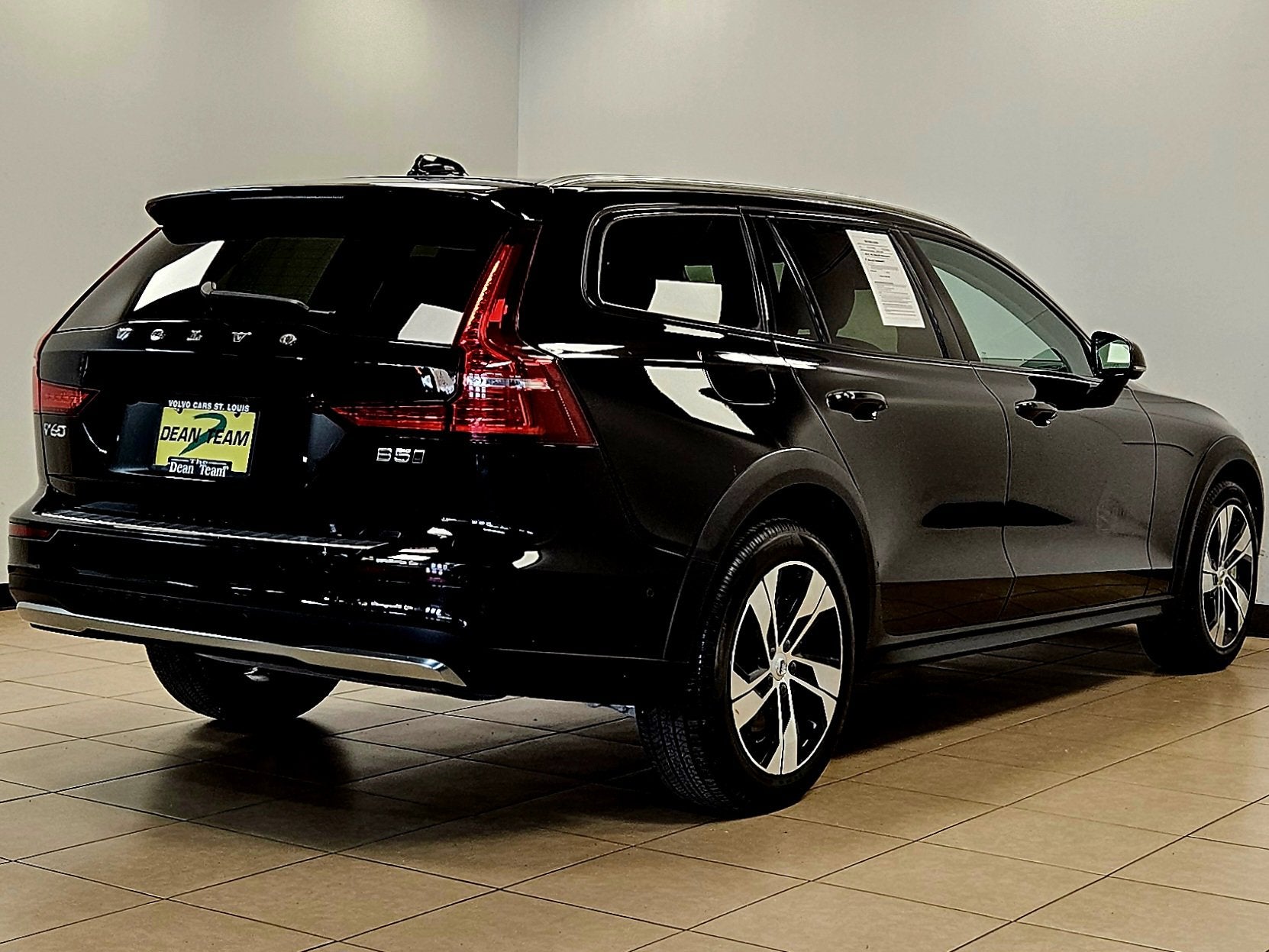 2024 Volvo V60 Cross Country Plus