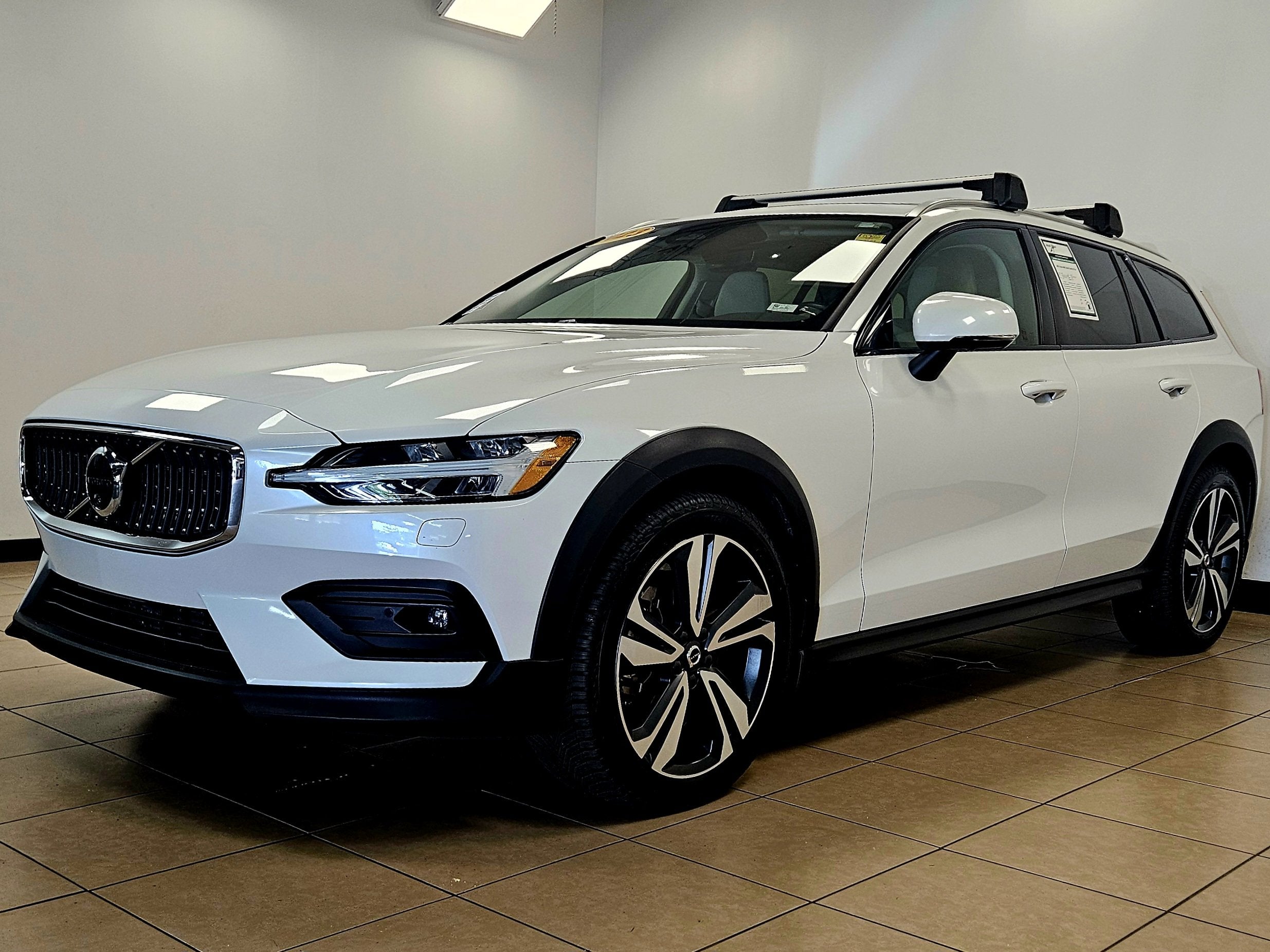 2023 Volvo V60 Cross Country Plus