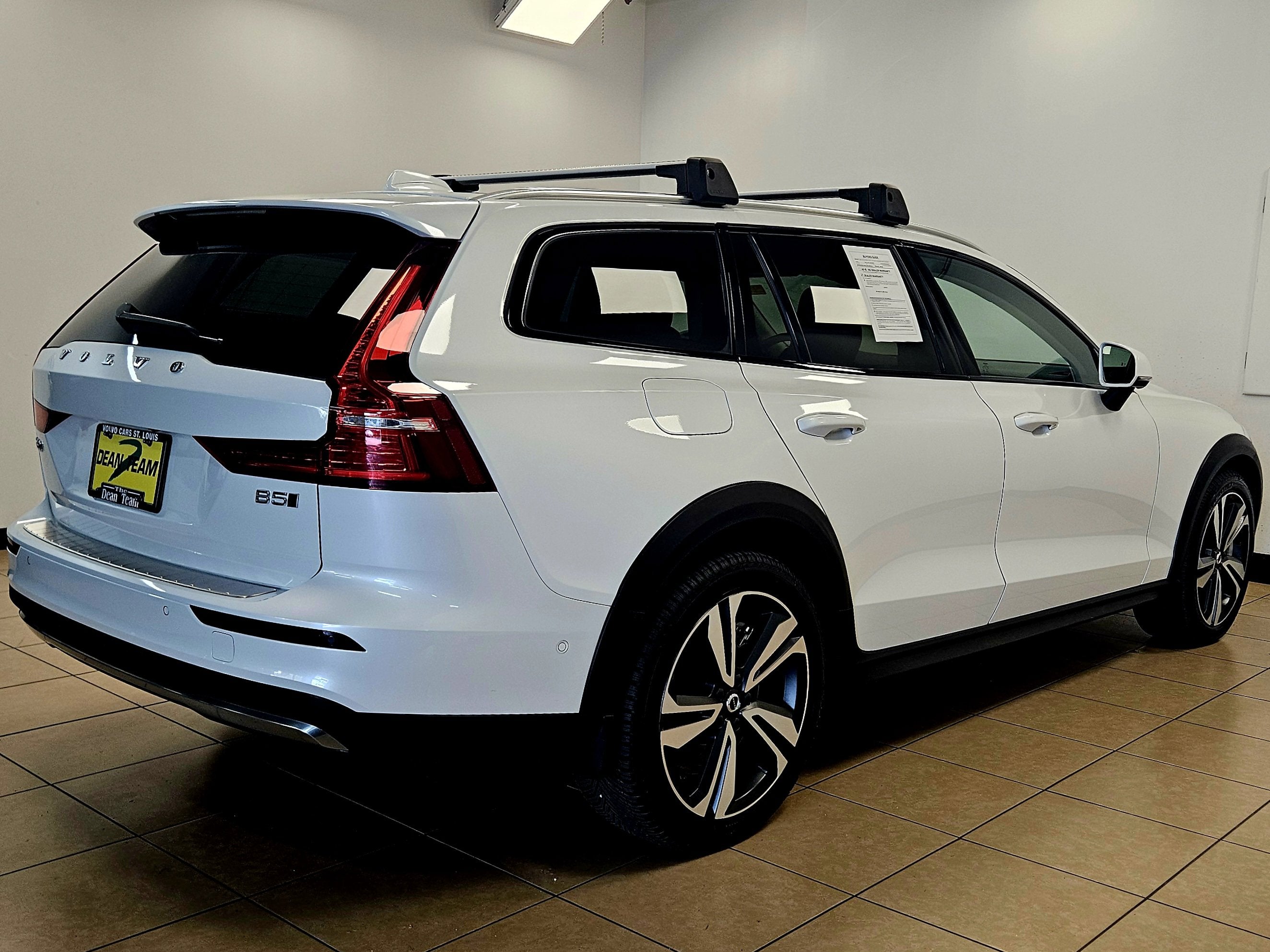 2023 Volvo V60 Cross Country Plus