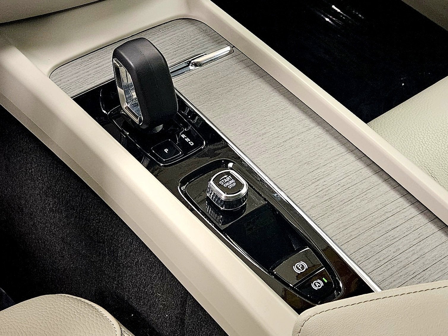 2023 Volvo V60 Cross Country Plus