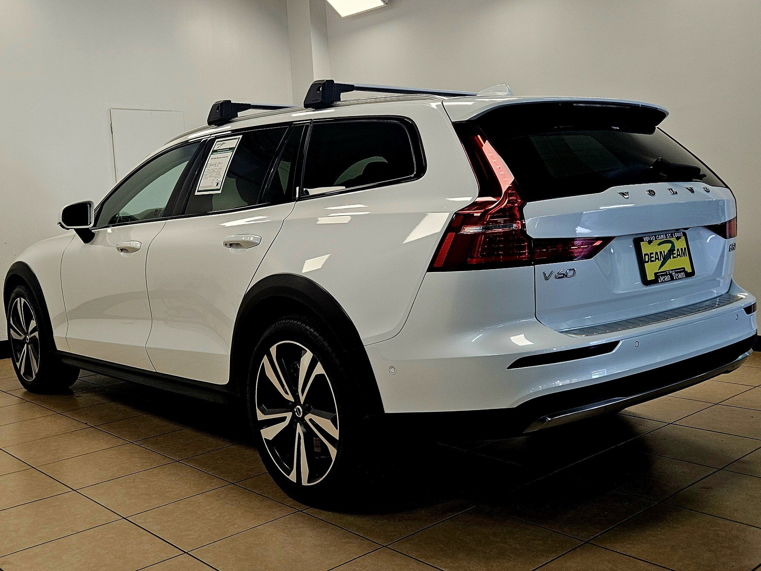 2023 Volvo V60 Cross Country Plus