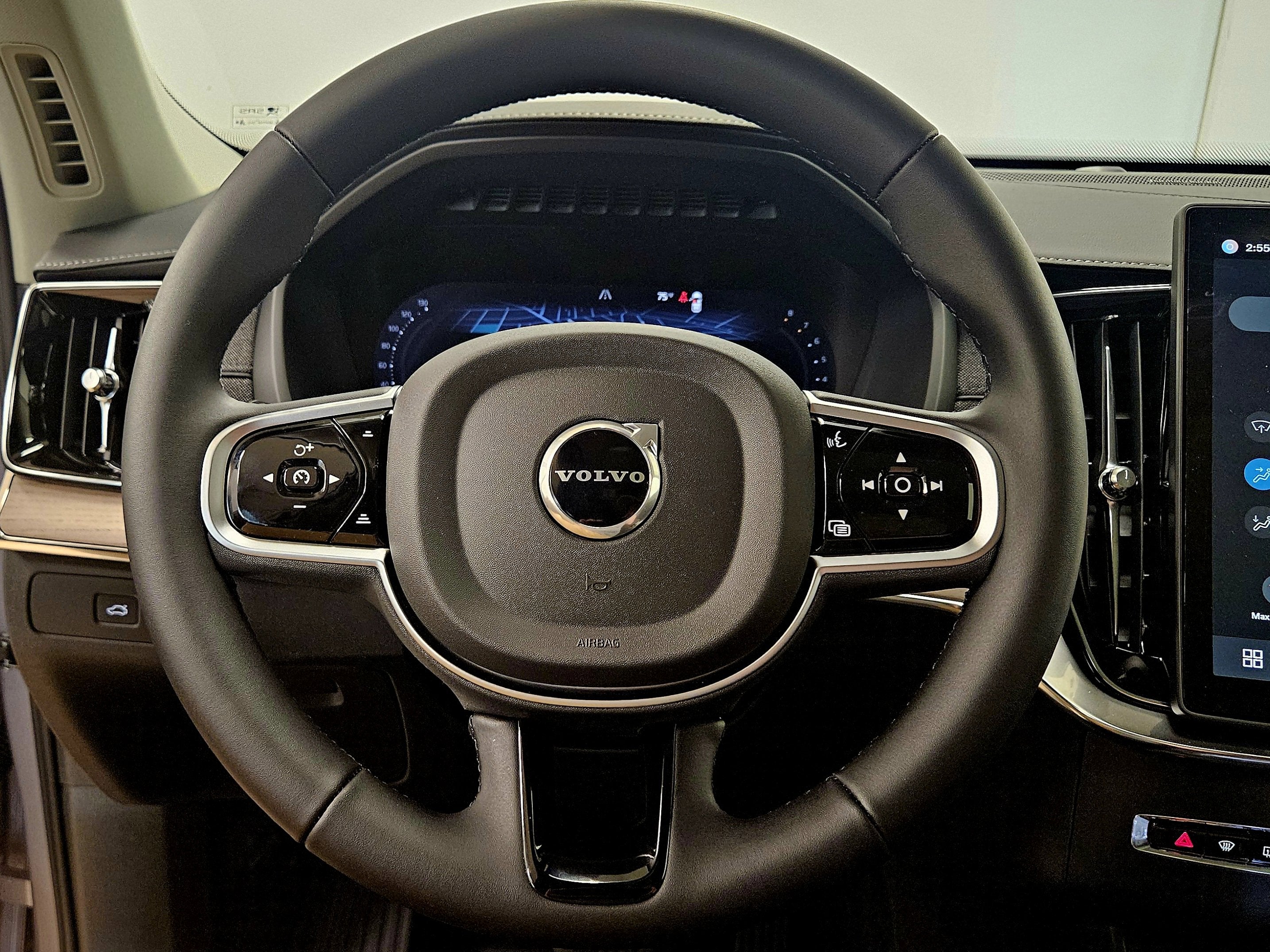 2026 Volvo XC90 Plus