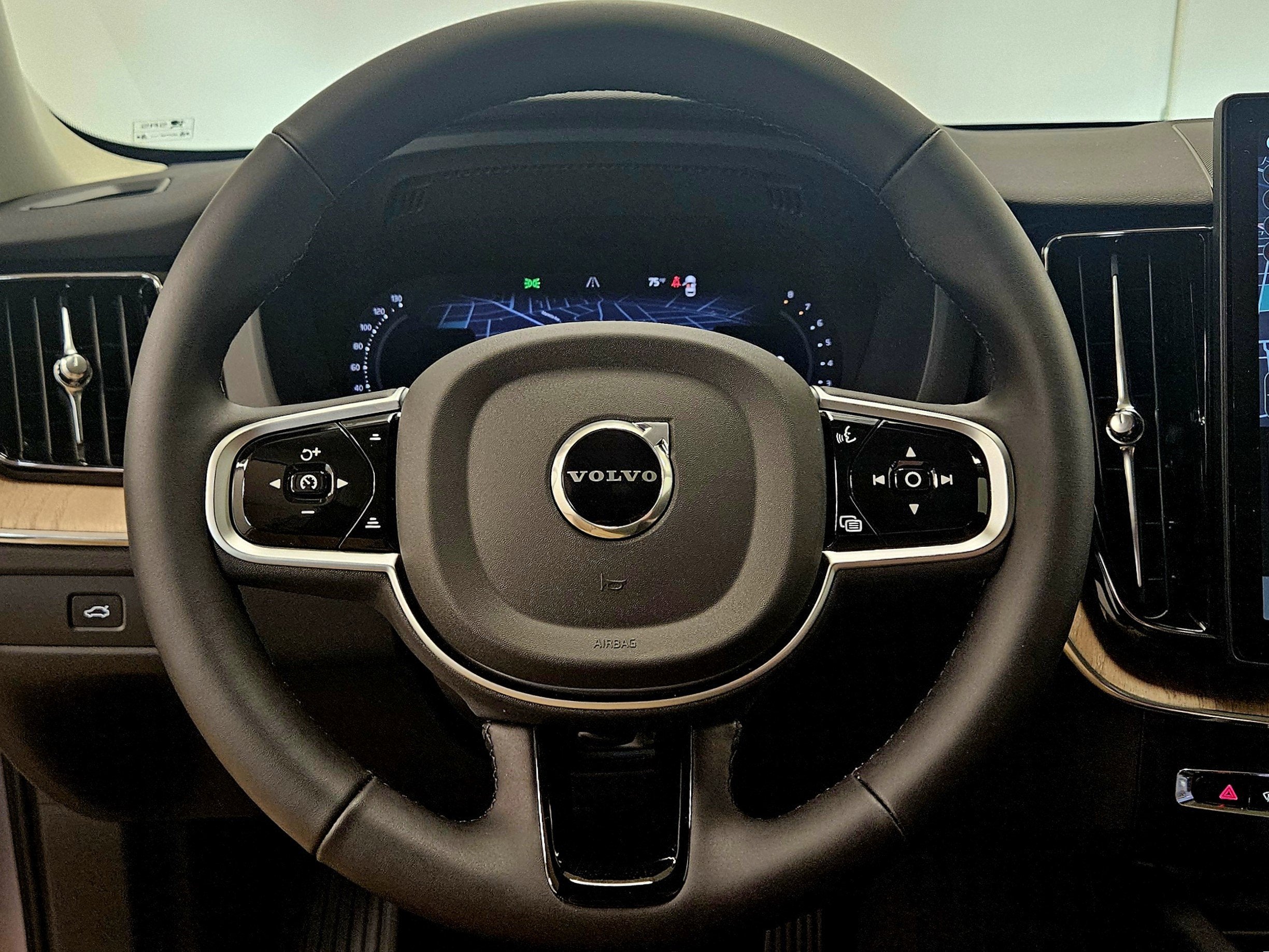 2026 Volvo XC60 Plus