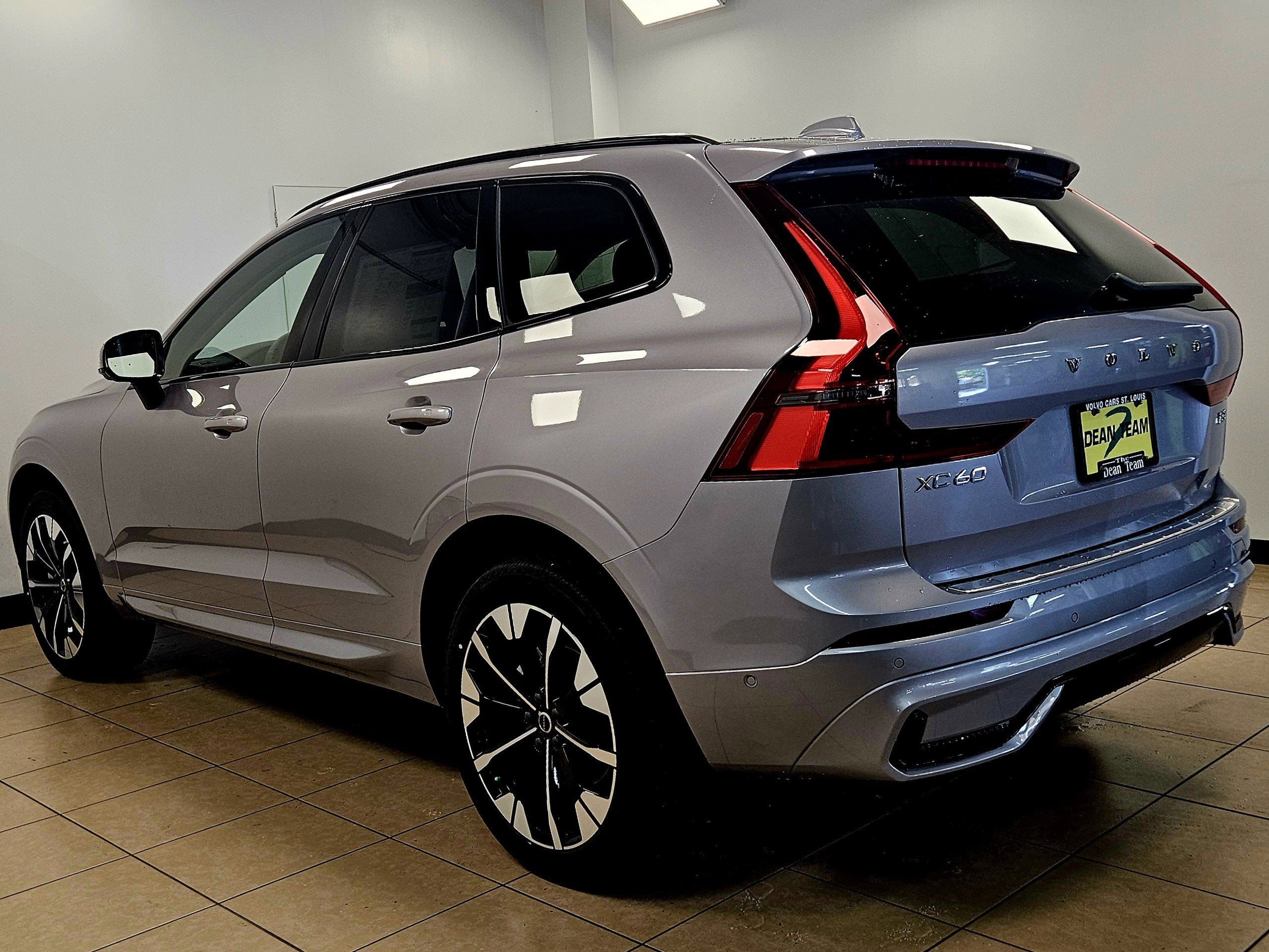 2026 Volvo XC60 Plus