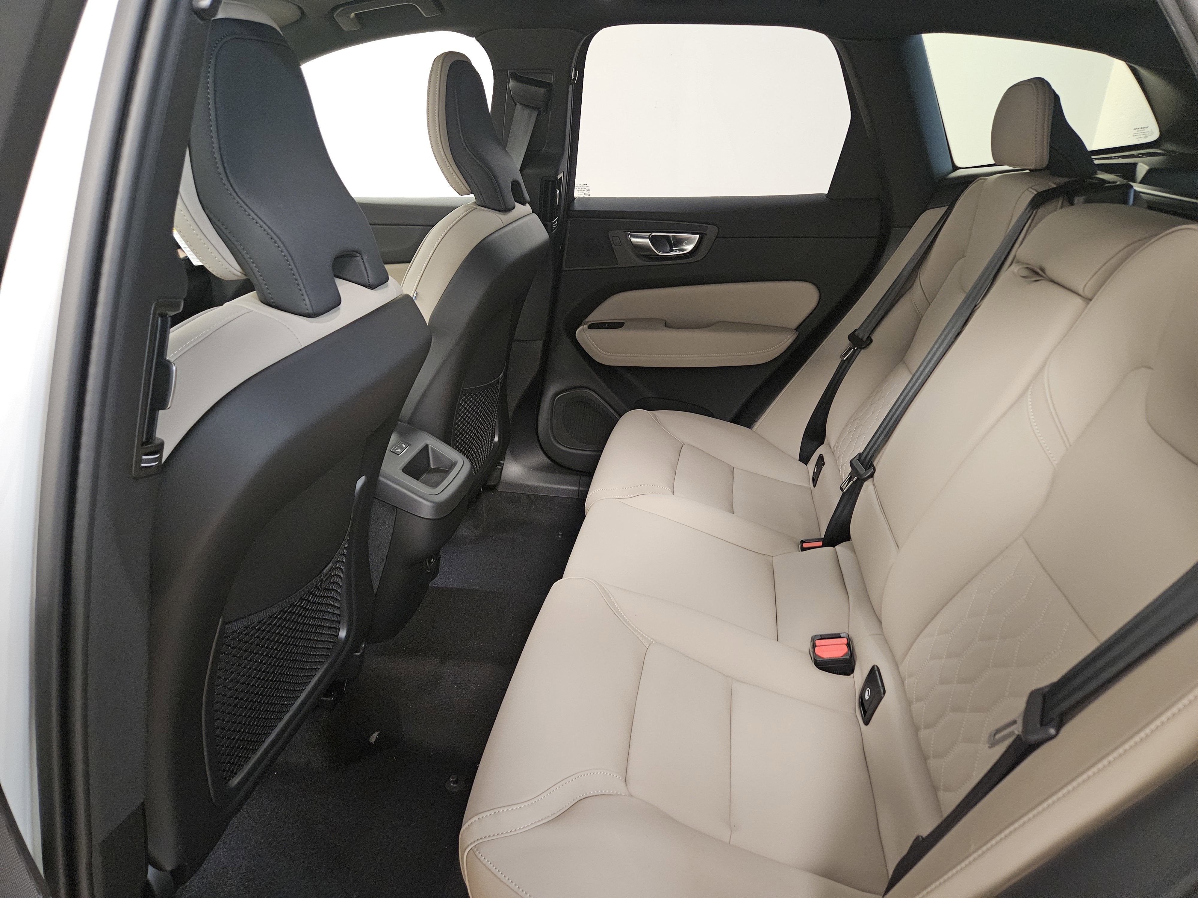 2026 Volvo XC60 Plus